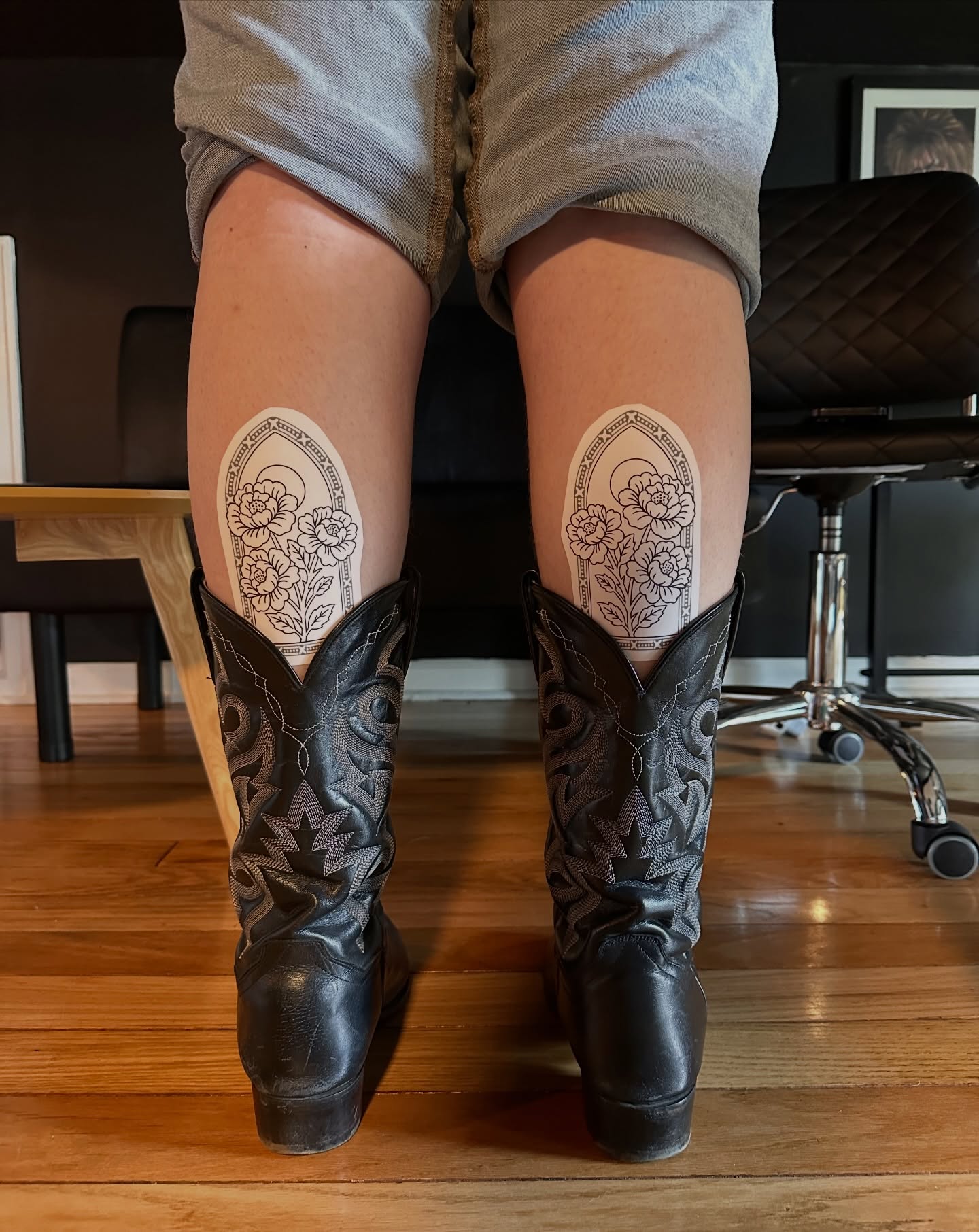 Floral design black and grey tattoo on the leg by Cory Wasmund (blue check)