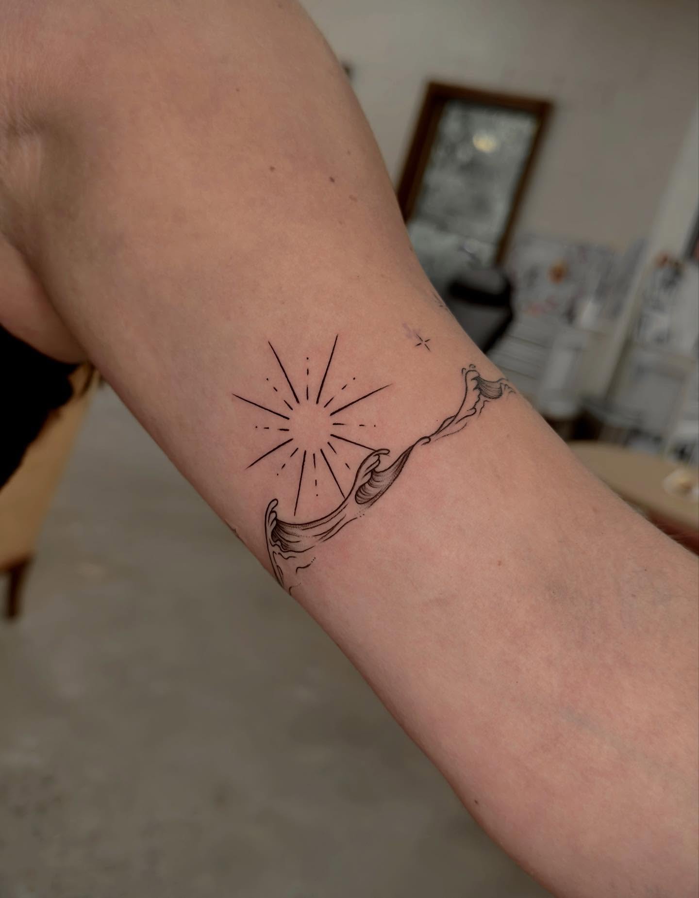 Tattoo by @tattoowithli — dotwork, minimalist