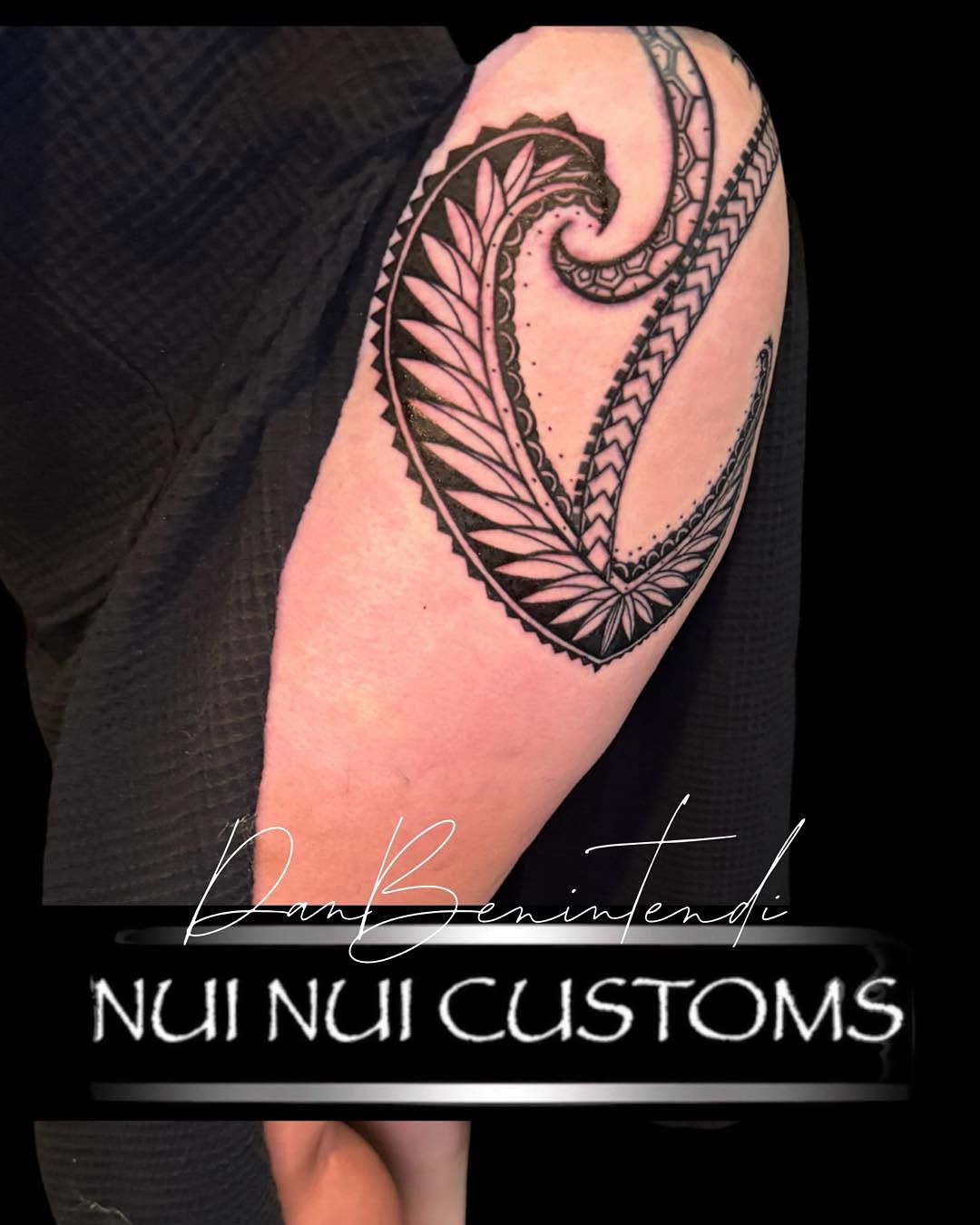 Tribal wave tribal tattoo on the forearm by Dan Benintendi l Polynesian Tattoo, Fort Worth, Texas