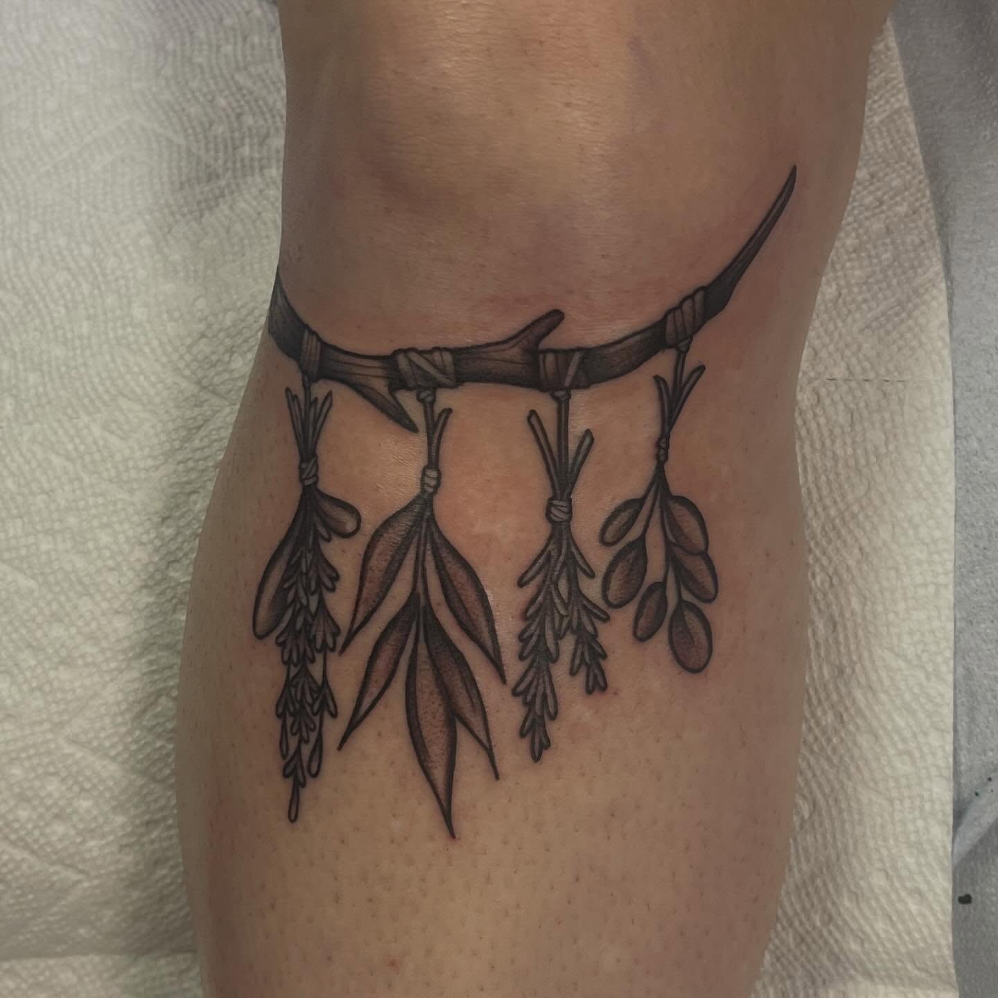 Tattoo by @ellmackk — black_and_grey