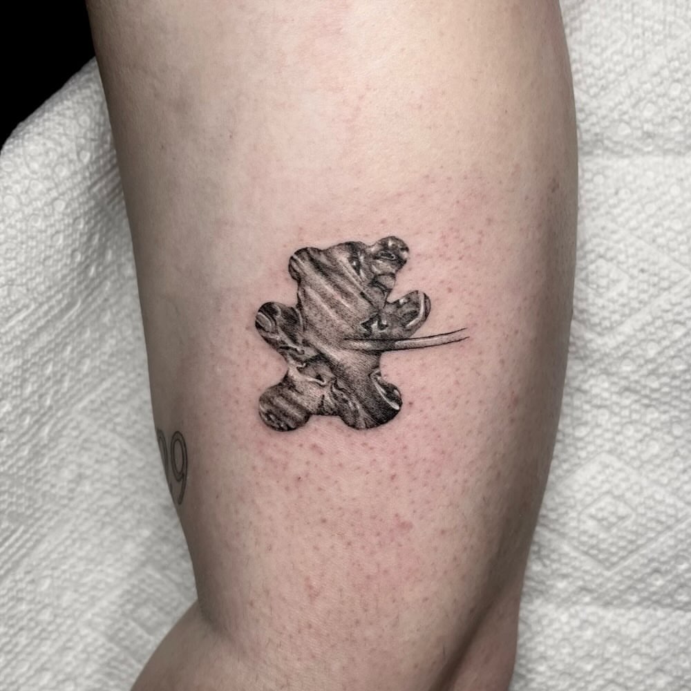 Tattoo by @aurtattoos — black_and_grey