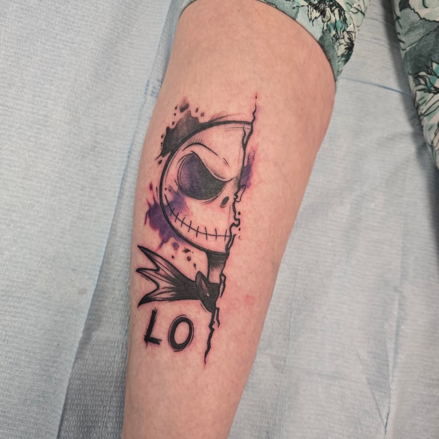 Tattoo by @frozenink_tattoo — watercolor, realism