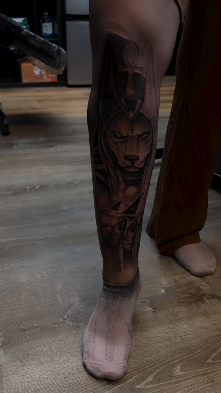 Tattoo by @el_enano_tatto — realism, black_and_grey