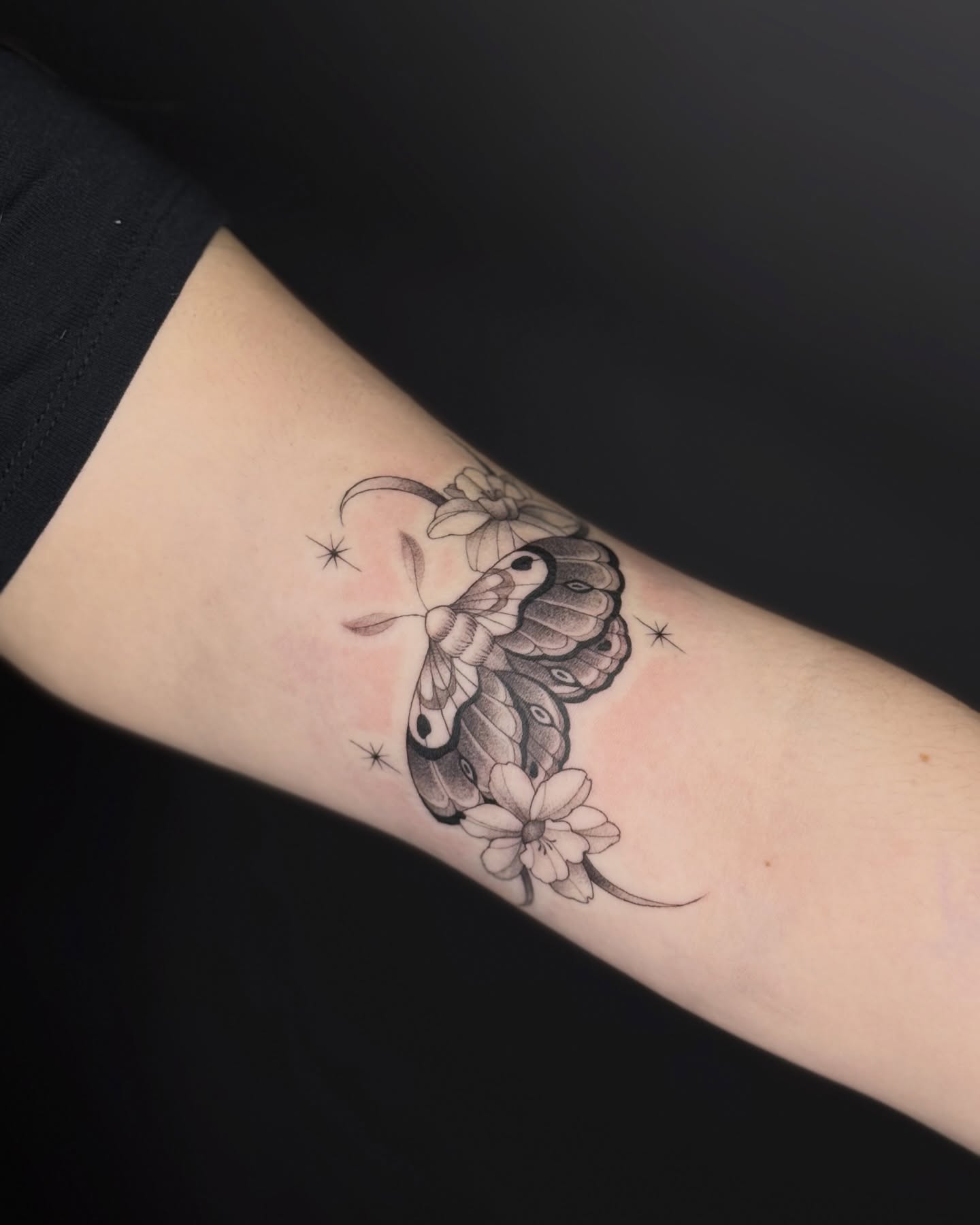 Tattoo by @suzycts — black_and_grey