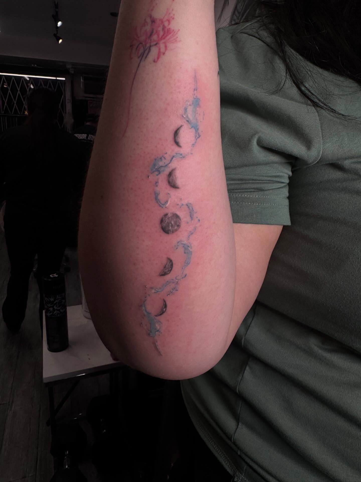 Moon phases dotwork tattoo on the forearm by πΎππππππππ