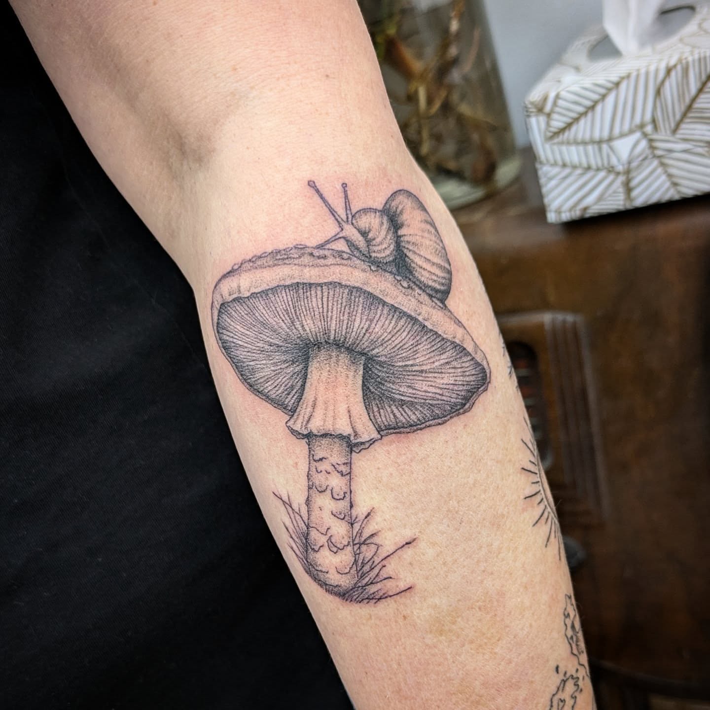 Tattoo by @alizee_tattoo — black_and_grey, realism