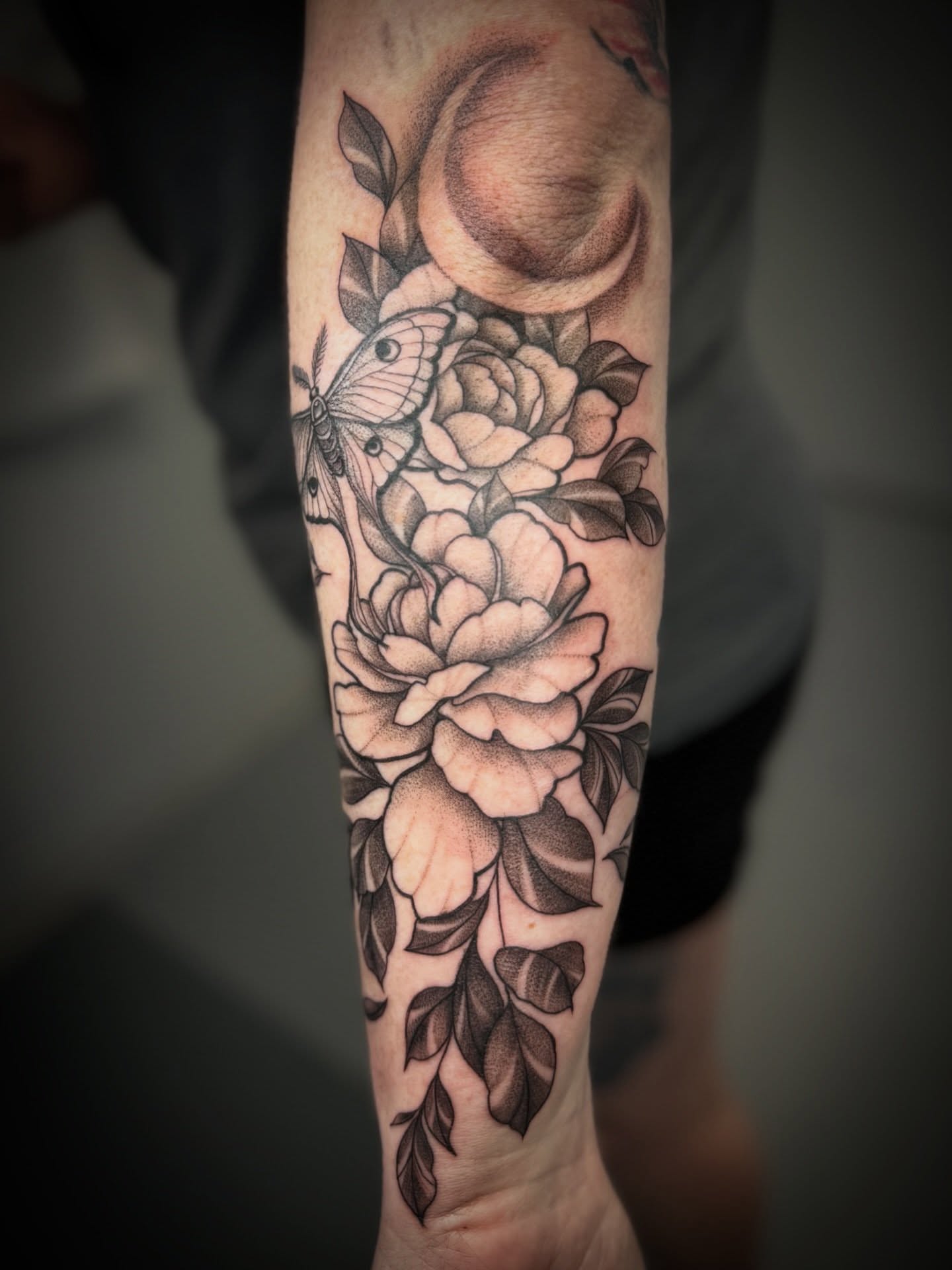 Tattoo by @llanotattooart — black_and_grey, realism