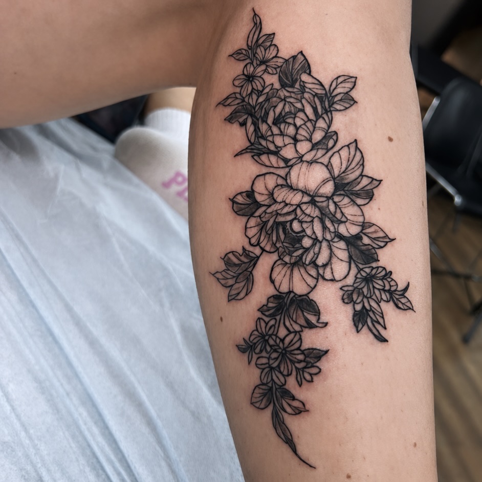 Floral bouquet black and grey tattoo on the forearm by Evan Intveld