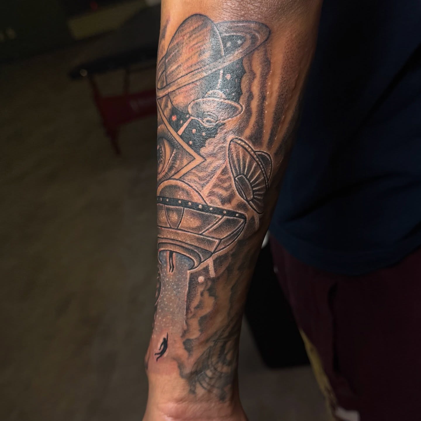 Tattoo by @unhurtt.tats — black_and_grey, geometric