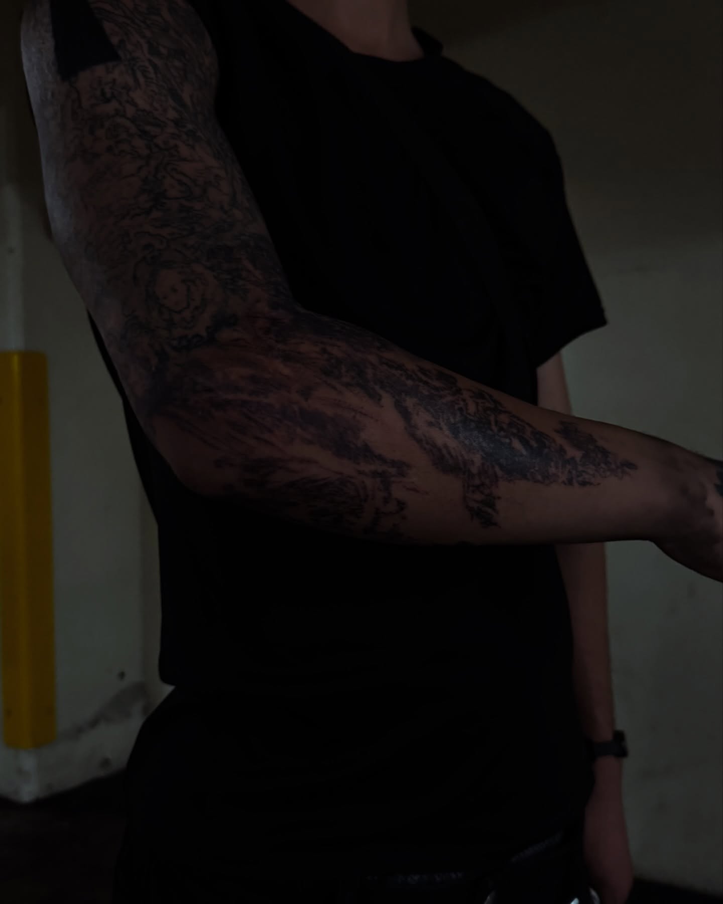 Floral pattern black and grey tattoo on the upper arm by @douohv