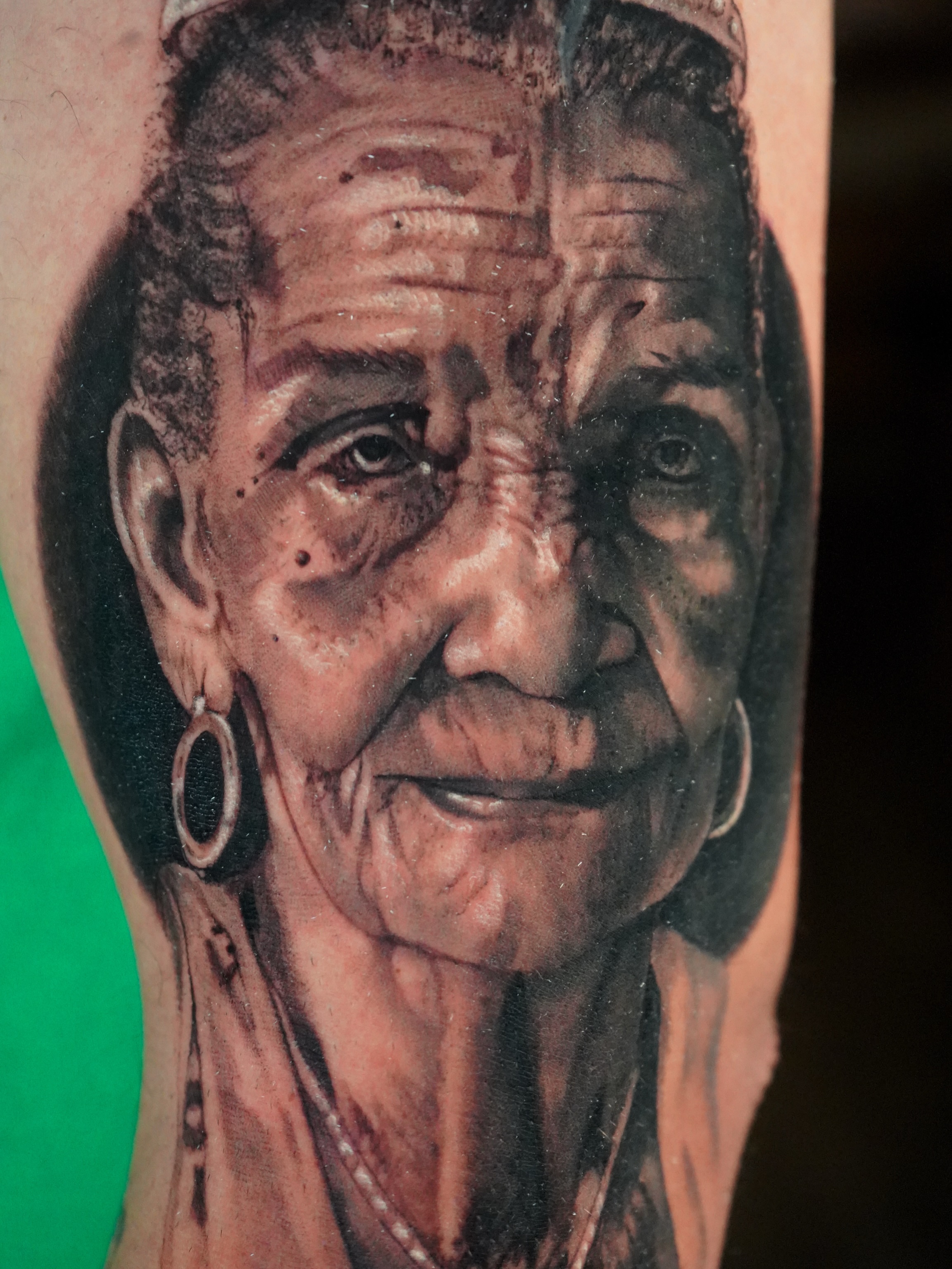 Tattoo by @sunseritattoo — realism
