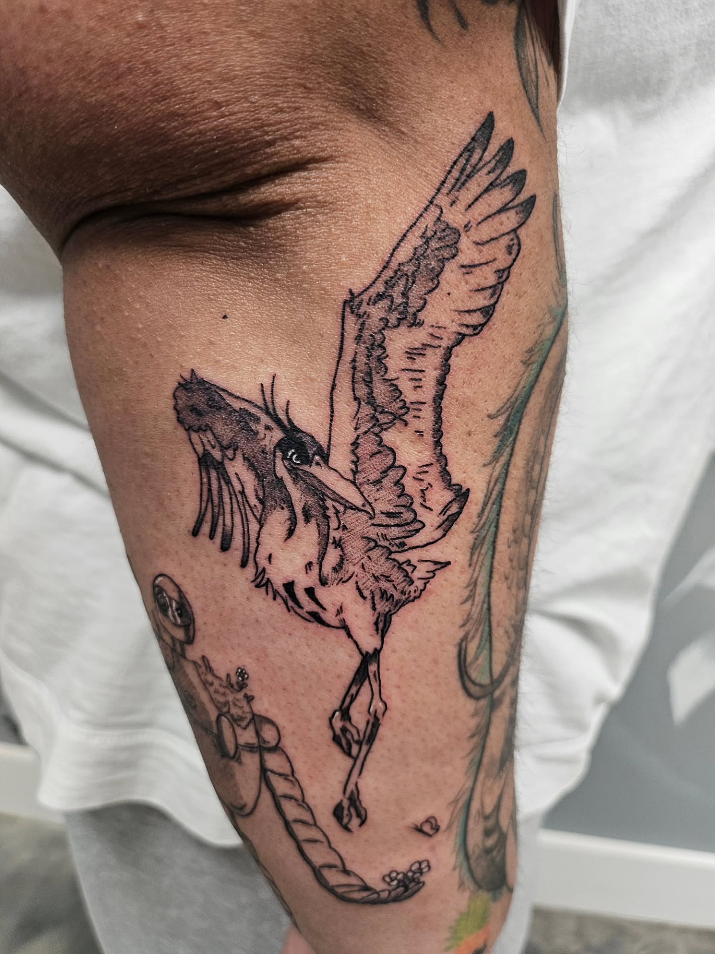 Heron black and grey tattoo on the thigh by 𝕸 𝖆 𝖓 𝖔 𝖑 𝖔