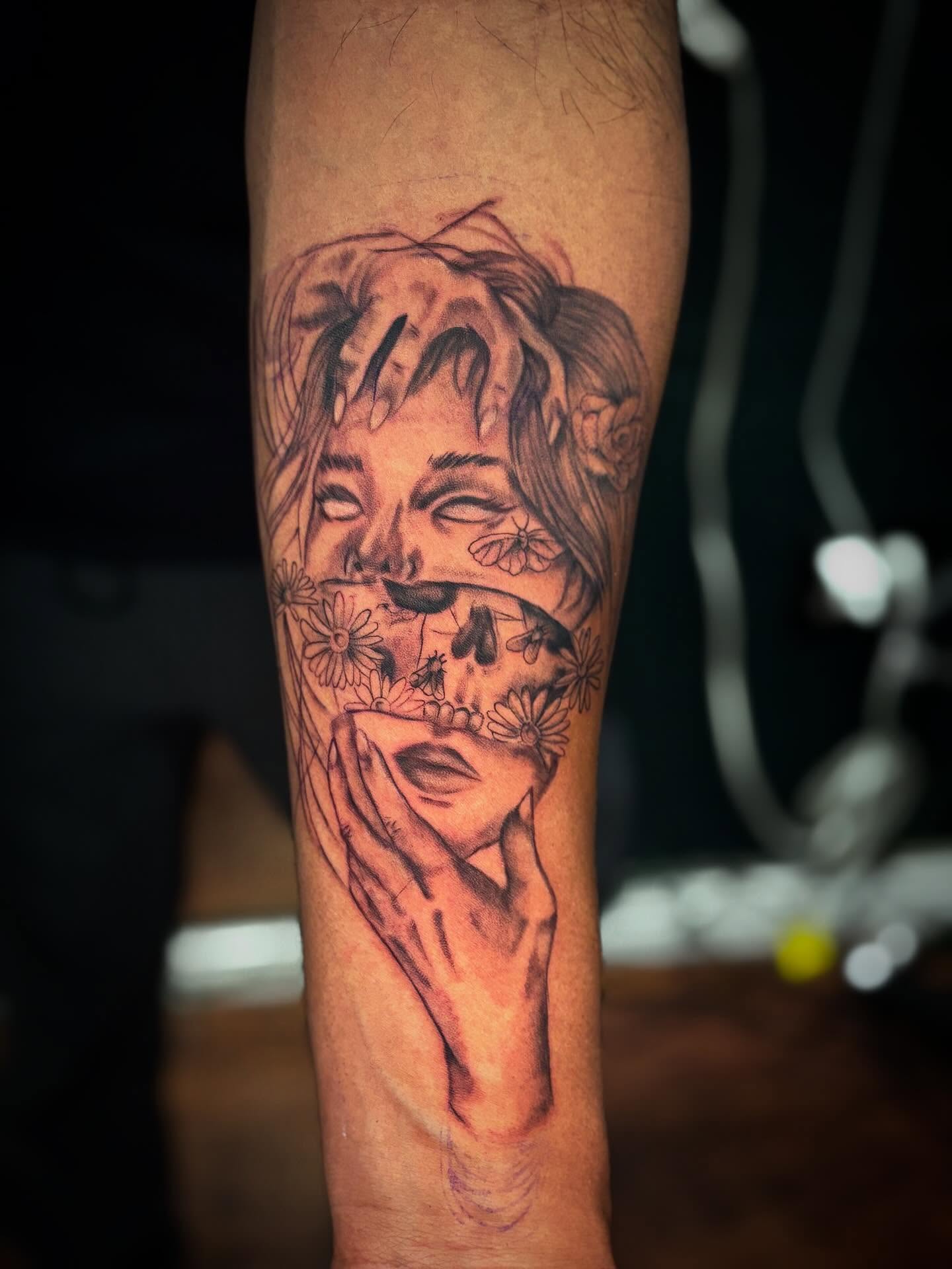 Woman with flowers realism tattoo on the forearm by Cultura