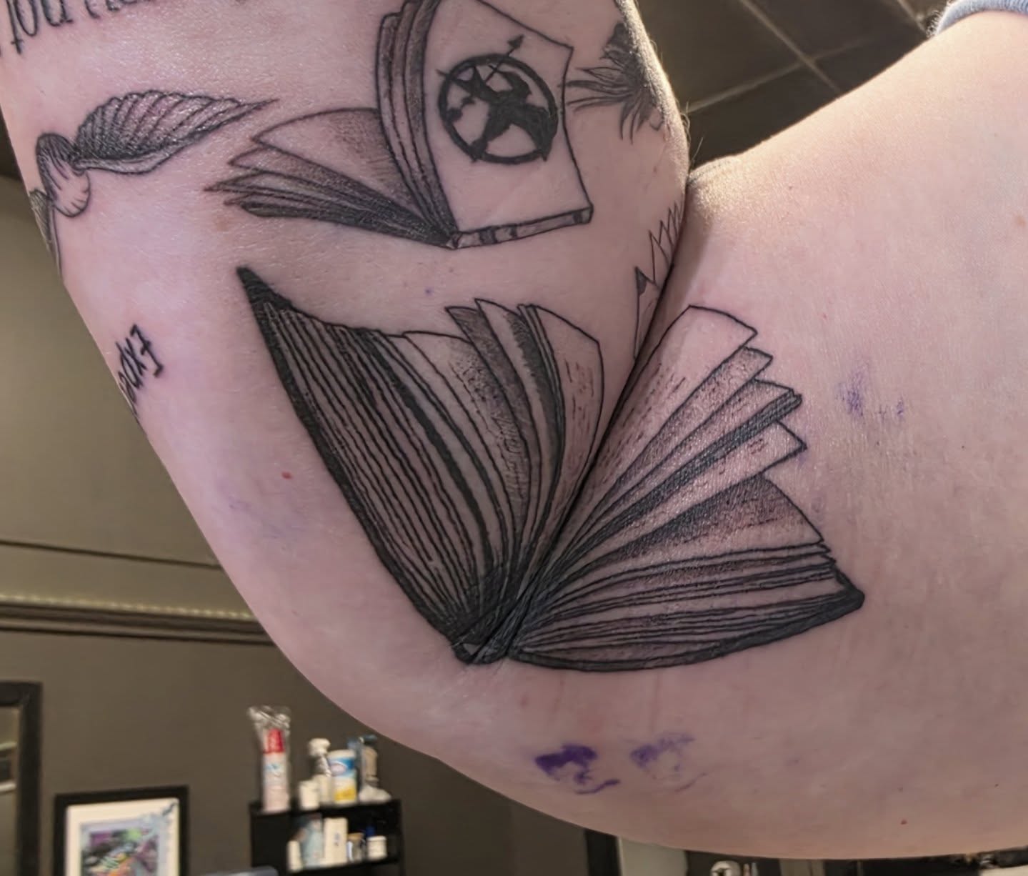 Tattoo by @shannongatesart — black_and_grey