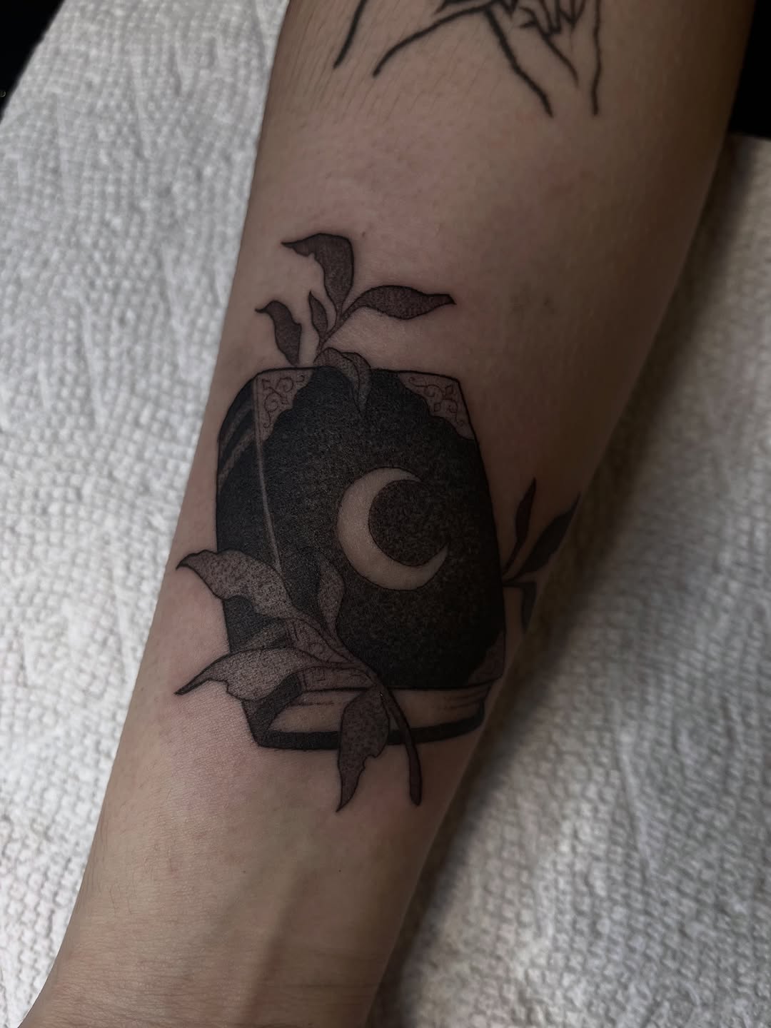 Tattoo by @vicentetattoos — black_and_grey, dotwork