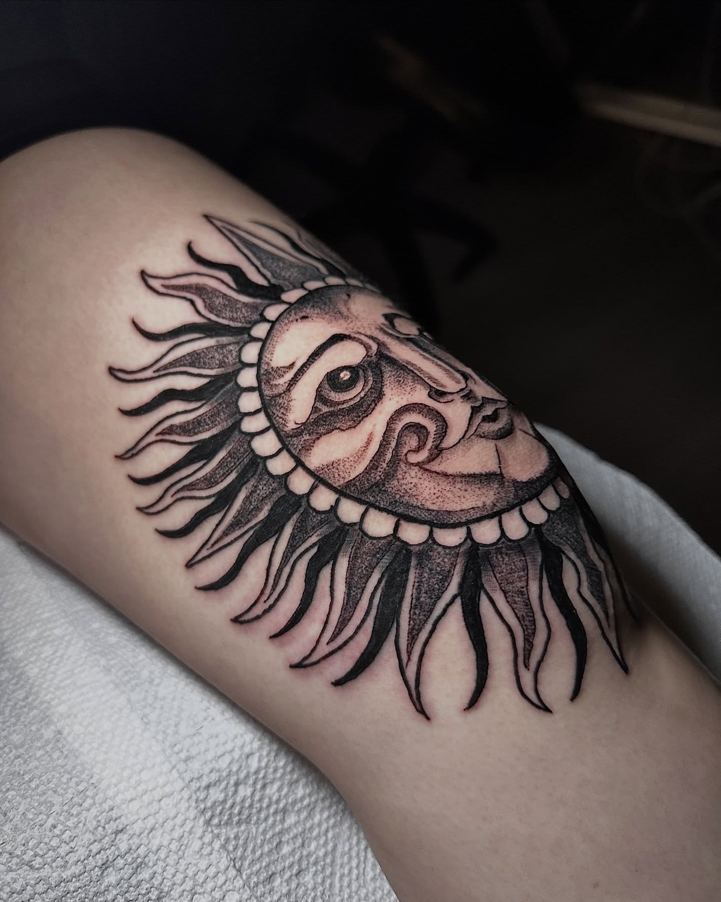 Tattoo by @pablomoreiratattoo — black_and_grey