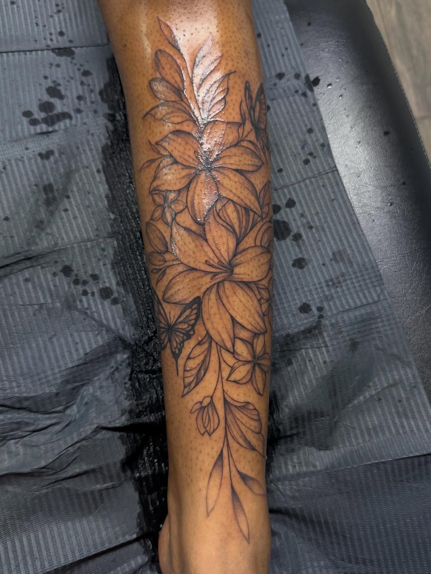 Tattoo by @stephsworldofink — black_and_grey