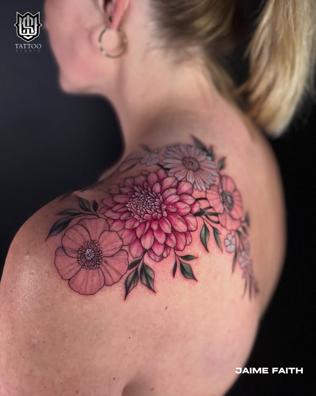 Flowers realism tattoo on the shoulder by 𝕭𝖆𝖇𝖊𝖔𝖓𝖙𝖍𝖊𝖒00𝖓🌙🪬, Colorado Springs, Colorado