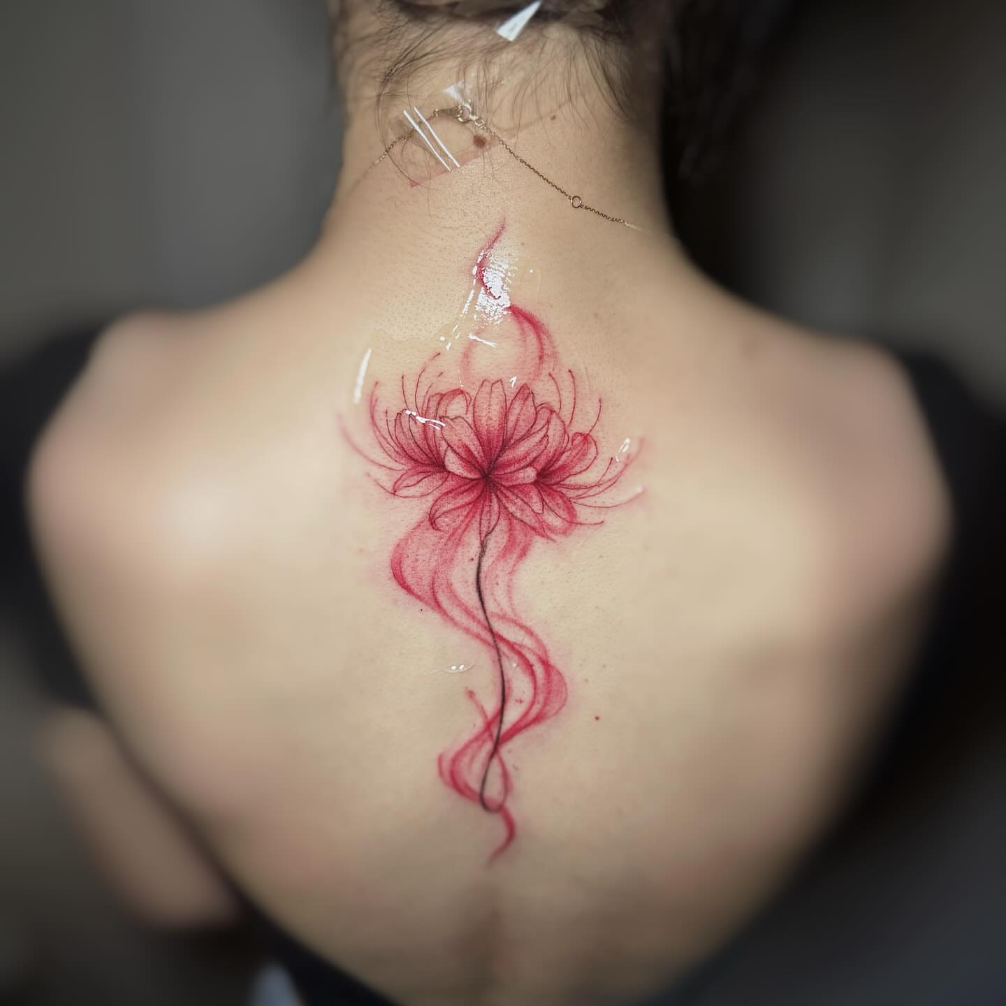 Chrysanthemum dotwork tattoo on the back by 墨匠紋身|新店店, New Taipei City