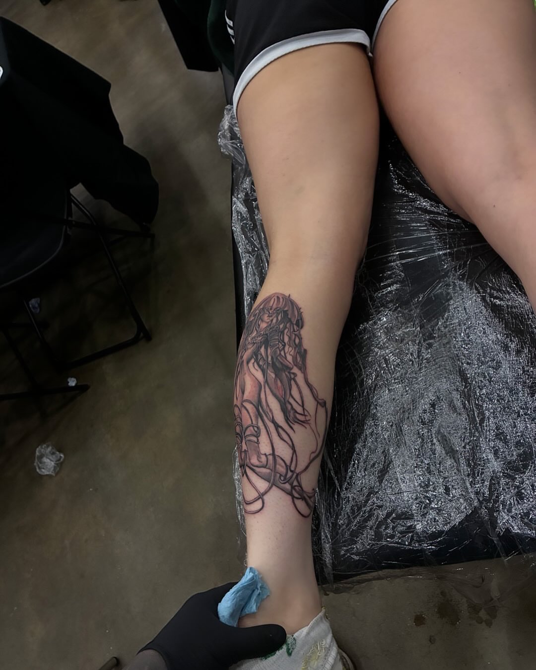 Tattoo by @unobhmg — black_and_grey
