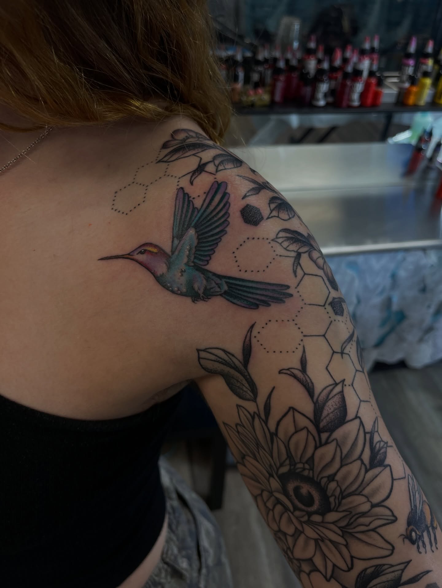 Hummingbird and floral American traditional tattoo on the shoulder by Sacramento Tattoos (Ilona)