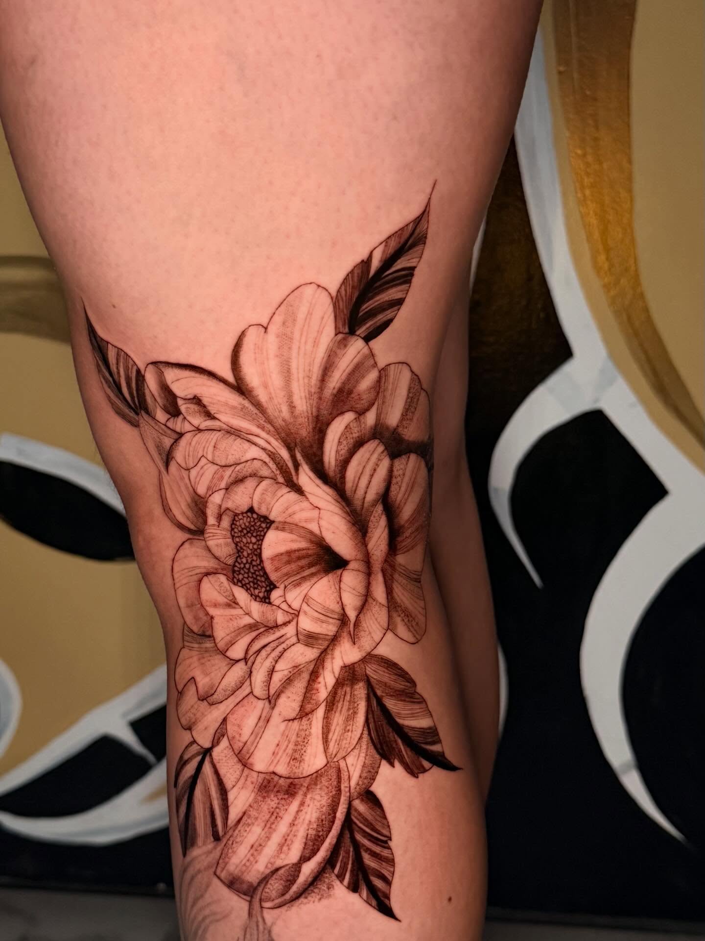 Flower black and grey tattoo on the thigh by ᴍᴀɢɢɪᴇ ✧, Las Vegas, Nevada
