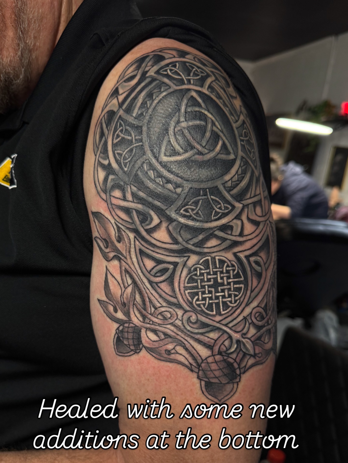 Celtic knotwork black and grey tattoo on the shoulder by Mags🗡️