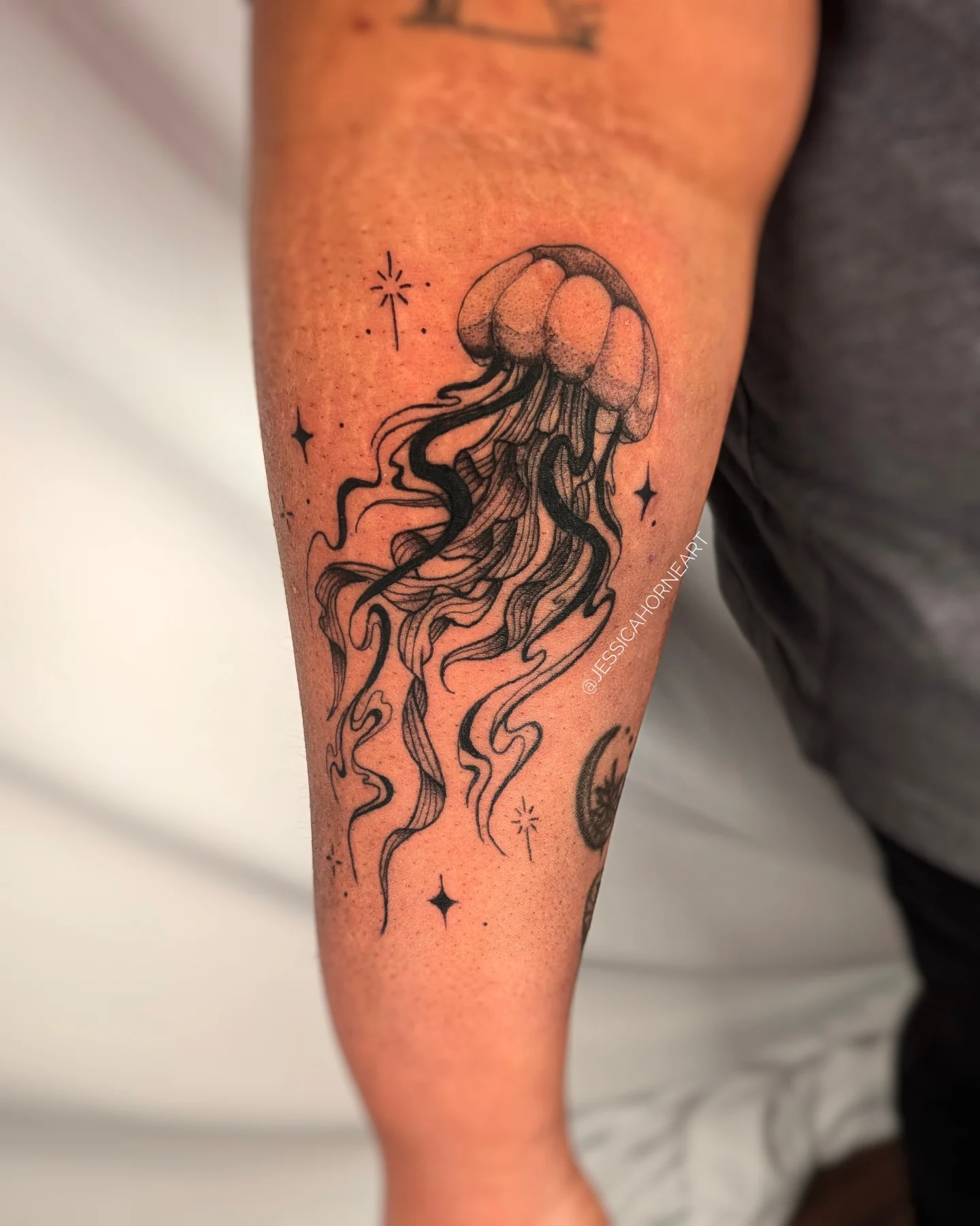 Tattoo by @jessicahorneart β dotwork