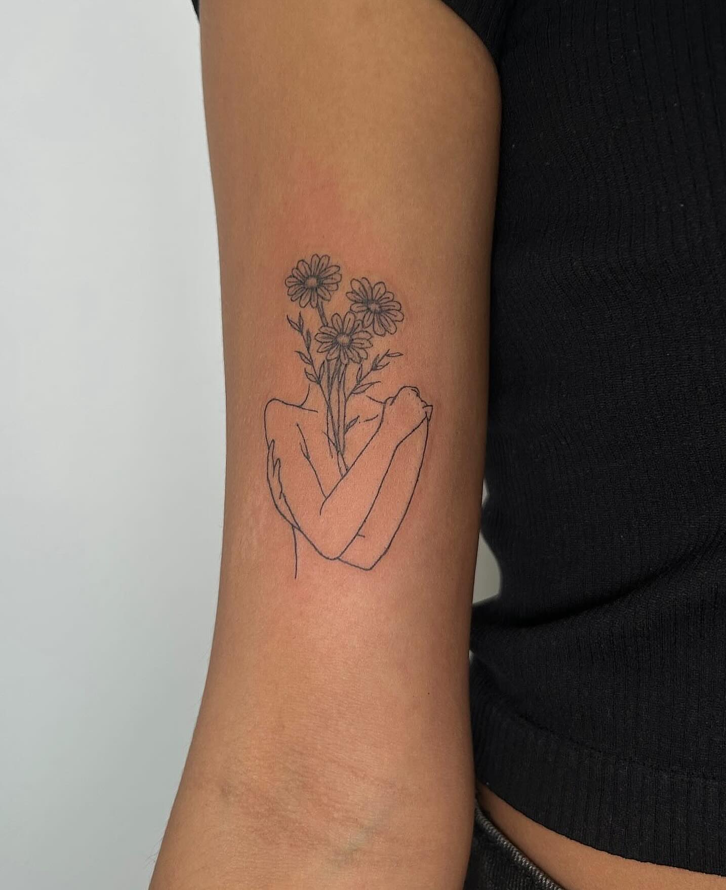 Tattoo by @fivi_lu — minimalist