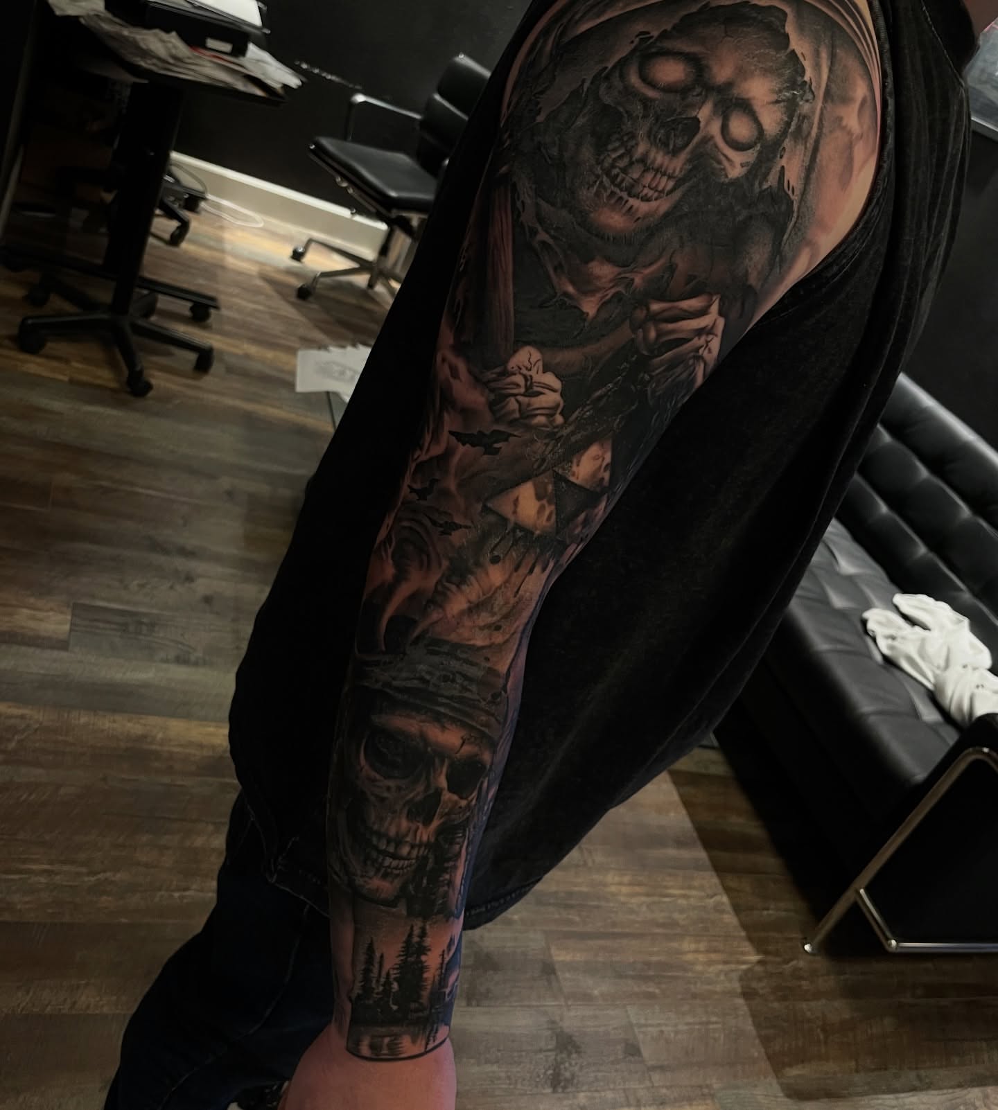 Tattoo by @tiffypxo — black_and_grey, realism