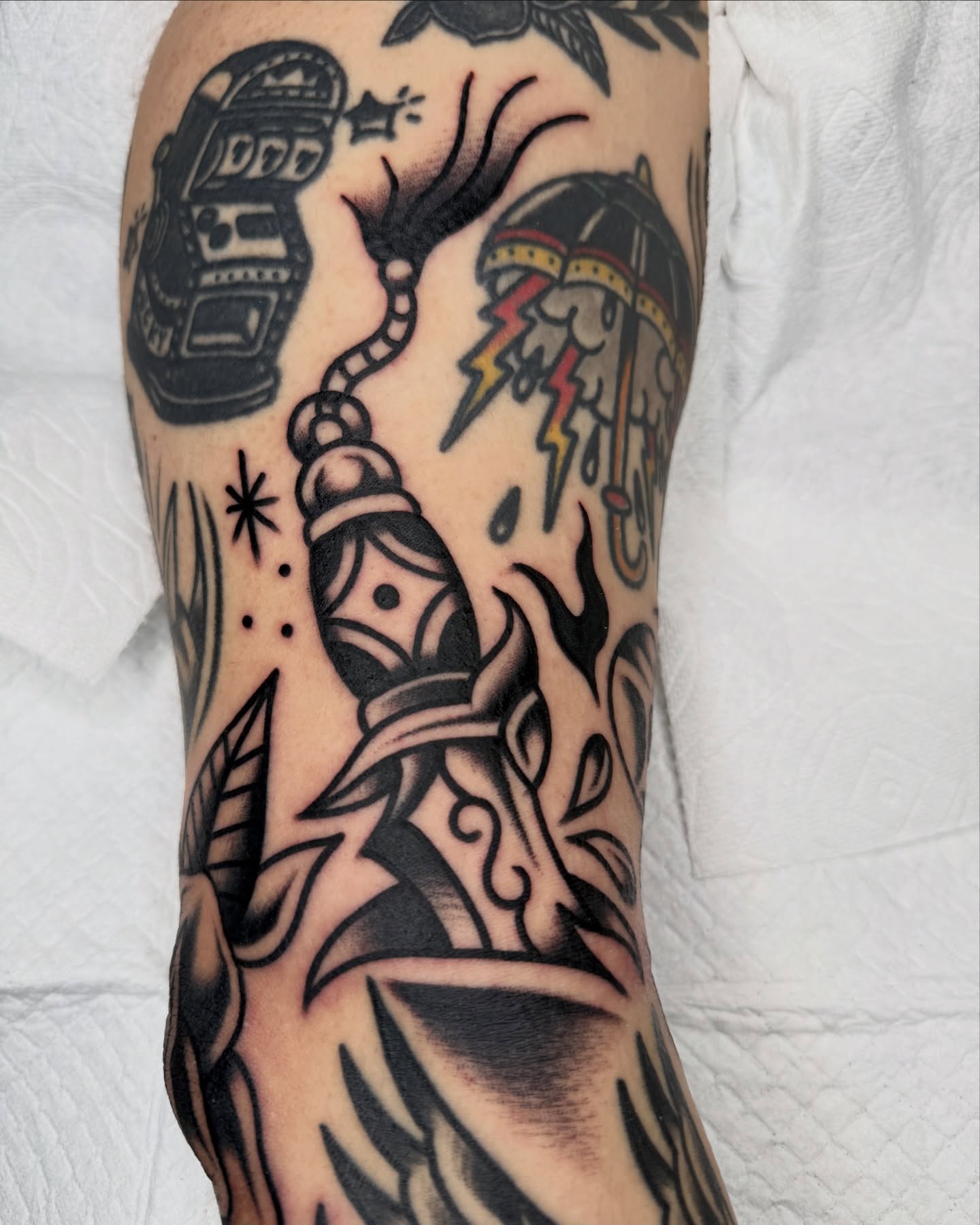 Robotic figure with lightning bolt American traditional tattoo on the forearm by 올드스쿨타투 블랙스쿨타투 부천타투 알로