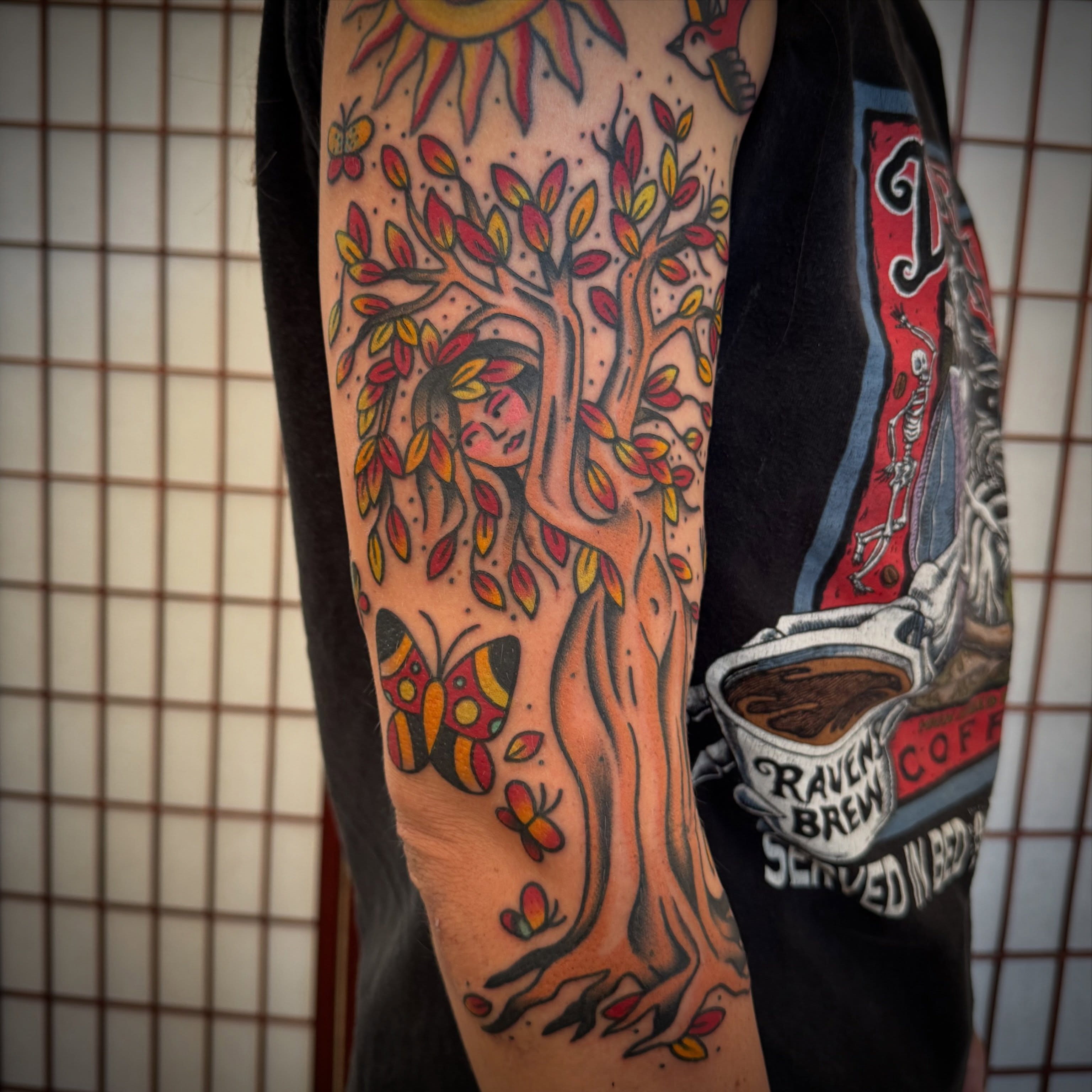 Tattoo by @rarespider — american_traditional, dotwork