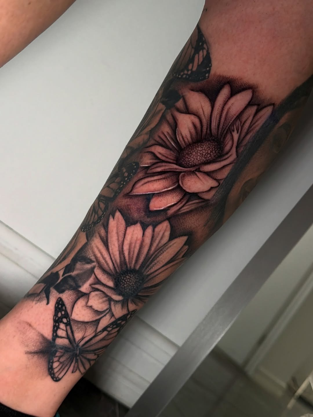 Tattoo by @moni.ca_tattoos — black_and_grey, realism