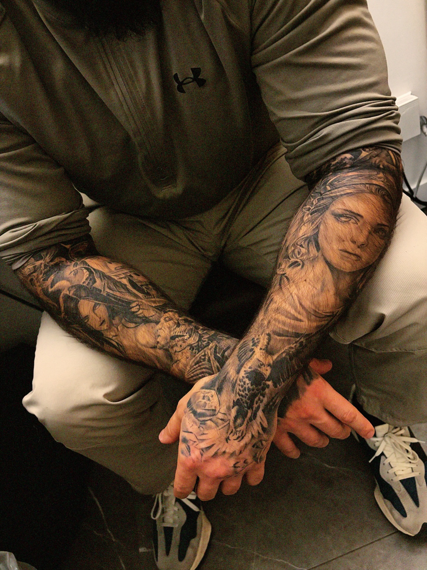 Tattoo by @fed.dinero.tattoo — realism, dotwork