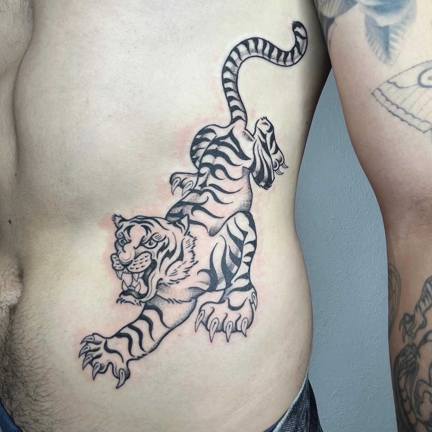 Tiger black and grey tattoo on the ribs by Sara Atamian, San Diego, California