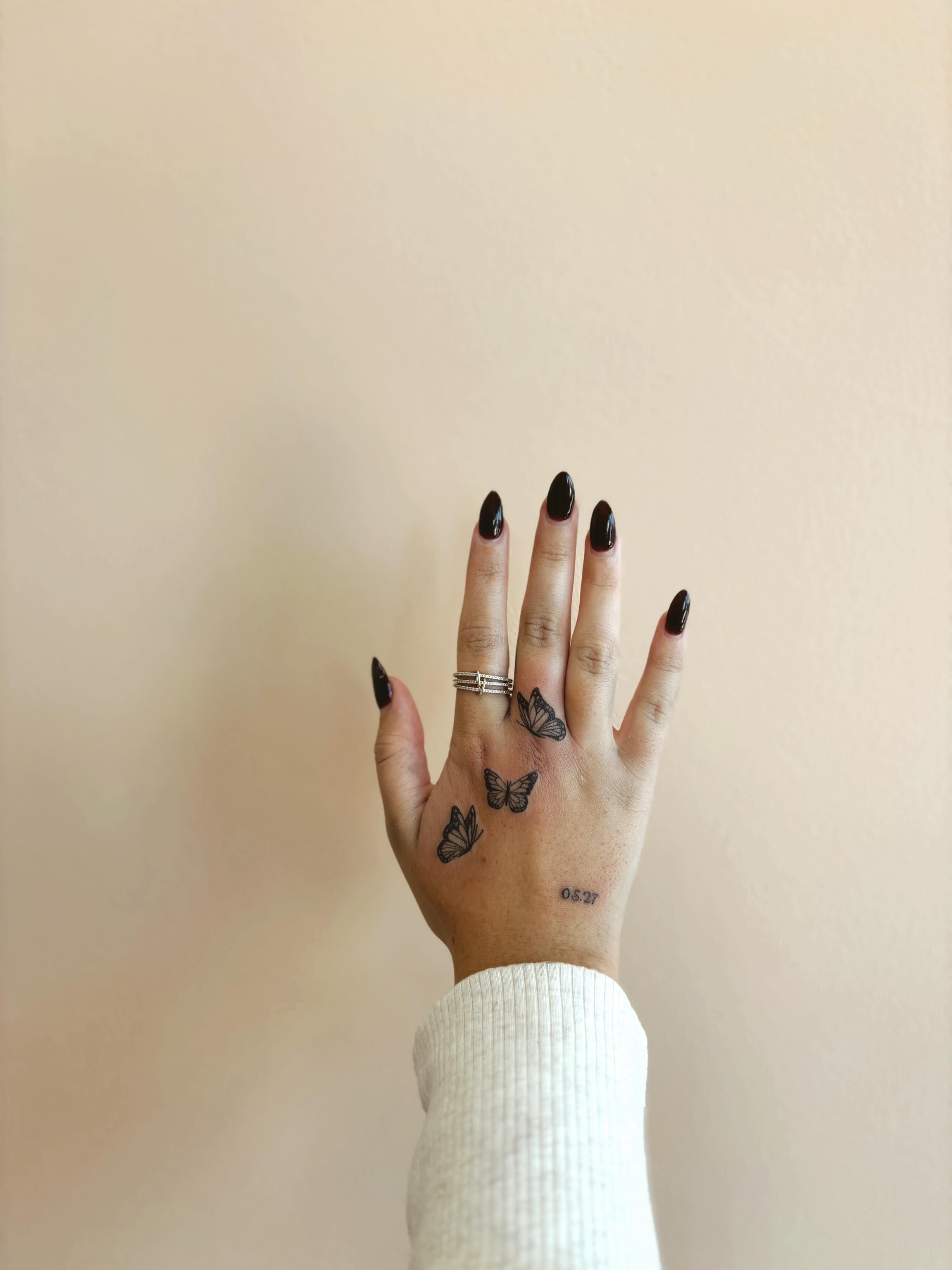 Tattoo by @littlelinesbyal — black_and_grey