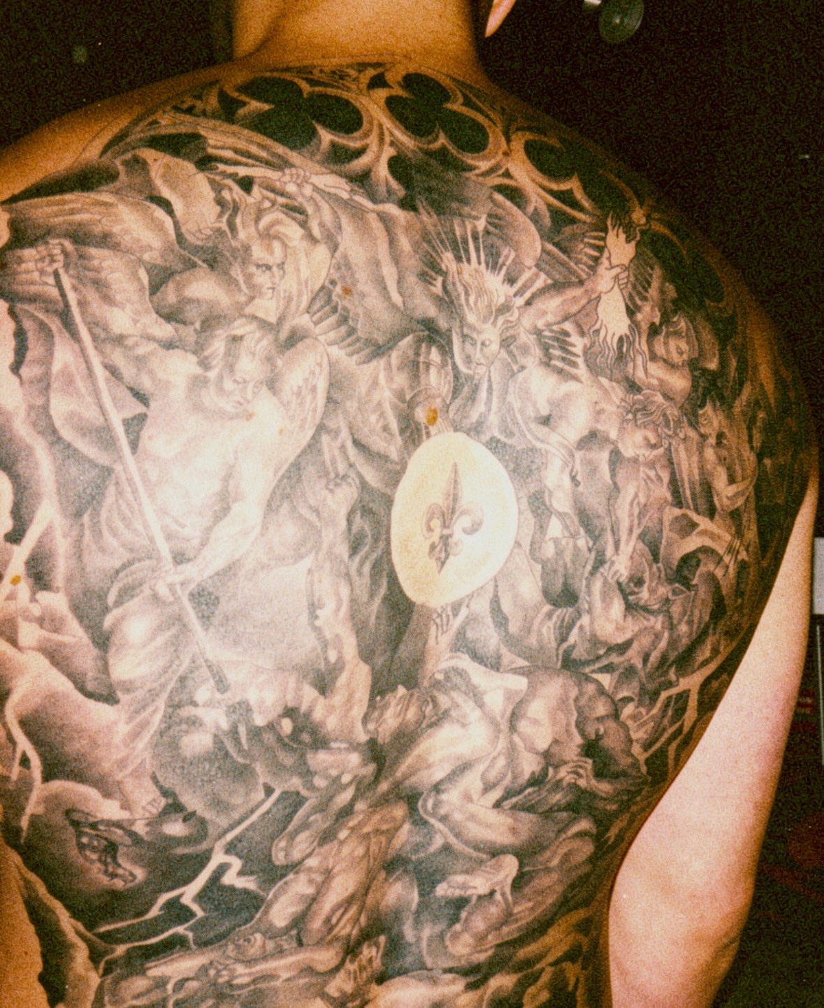 Mythological battle scene realism tattoo on the back by R O M y R I N C Ó N