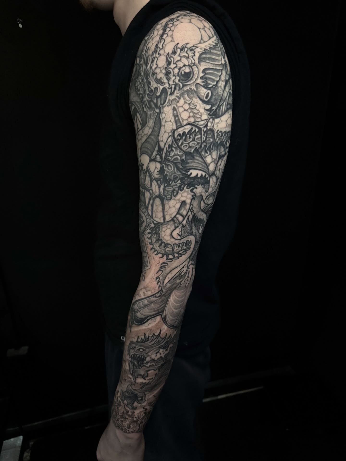 Tattoo by @fragiledagger — black_and_grey, japanese_irezumi