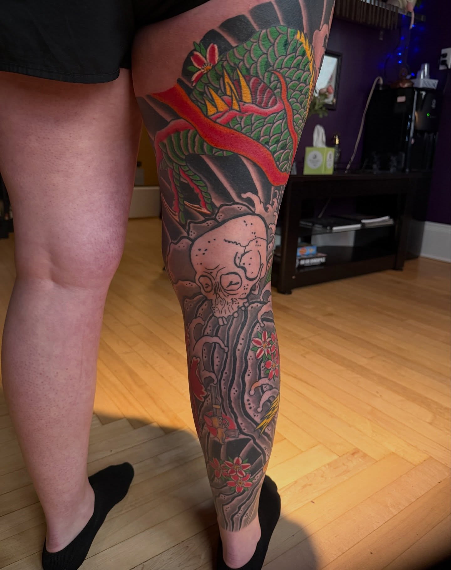 Snake and skull japanese irezumi tattoo on the thigh by Trevor Berry