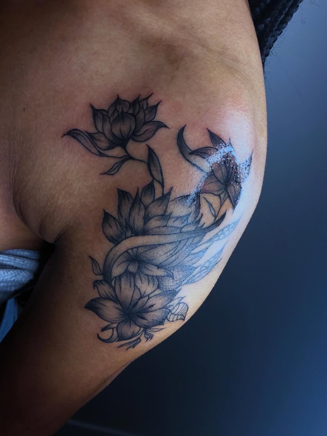 Lotus and lily flowers fine line tattoo on the shoulder by ɪɪɴᴋᴇᴅʙʏʀᴇɴɴ🐉