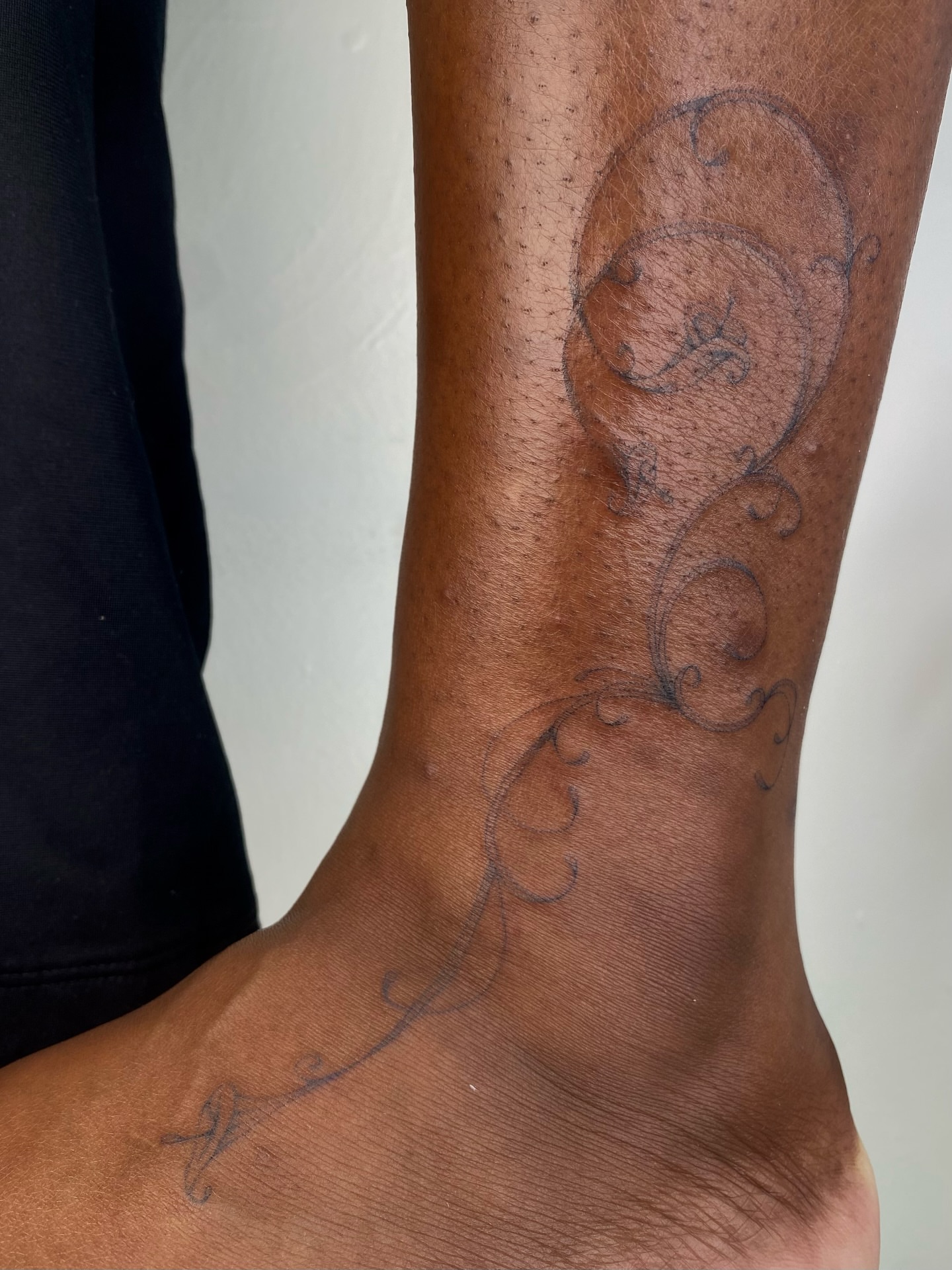 Scrollwork ornamental tattoo on the calf by ๐ป๐๐๐๐๐๐๐ โงห*ยฐเฟ
