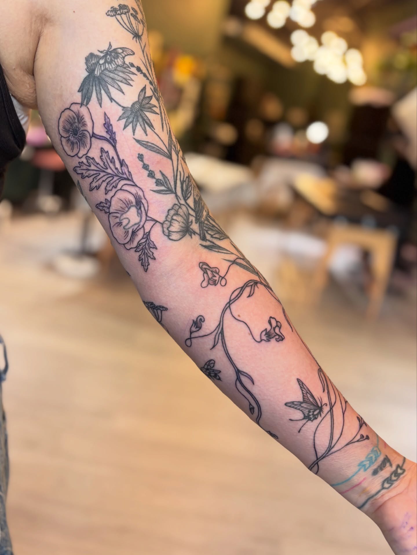 Tattoo by @daisy_chaiin — black_and_grey