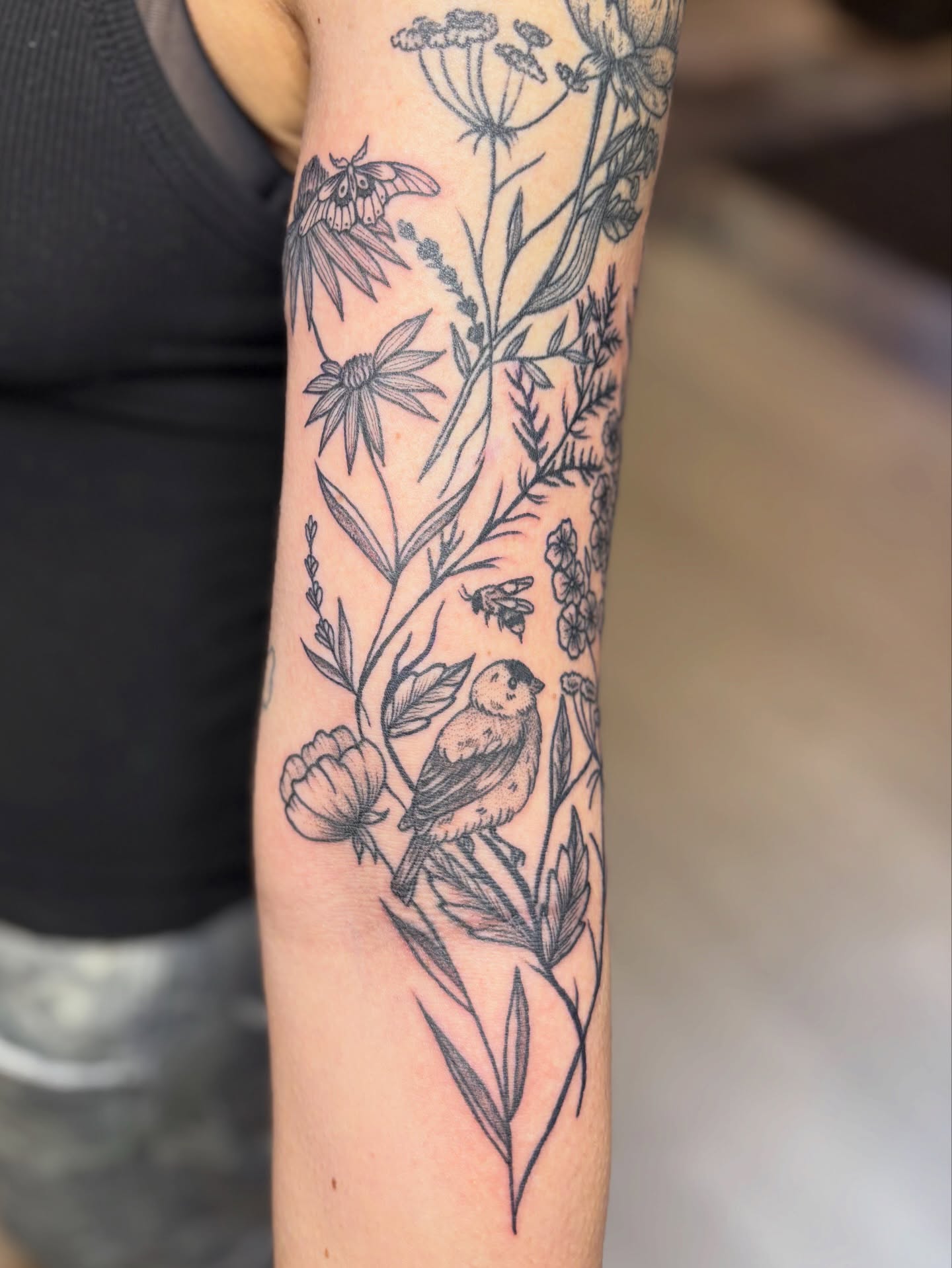 Tattoo by @daisy_chaiin — black_and_grey