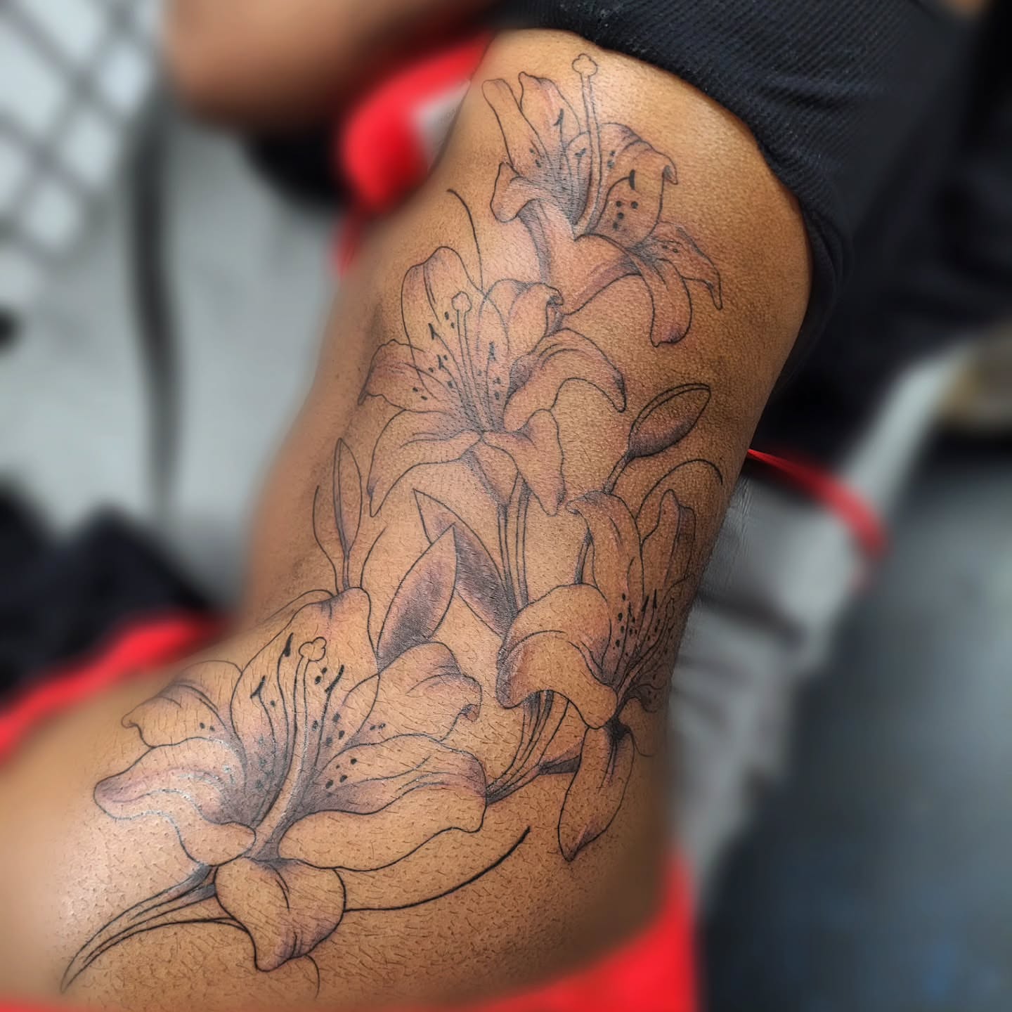 Tattoo by @lariendragon — black_and_grey