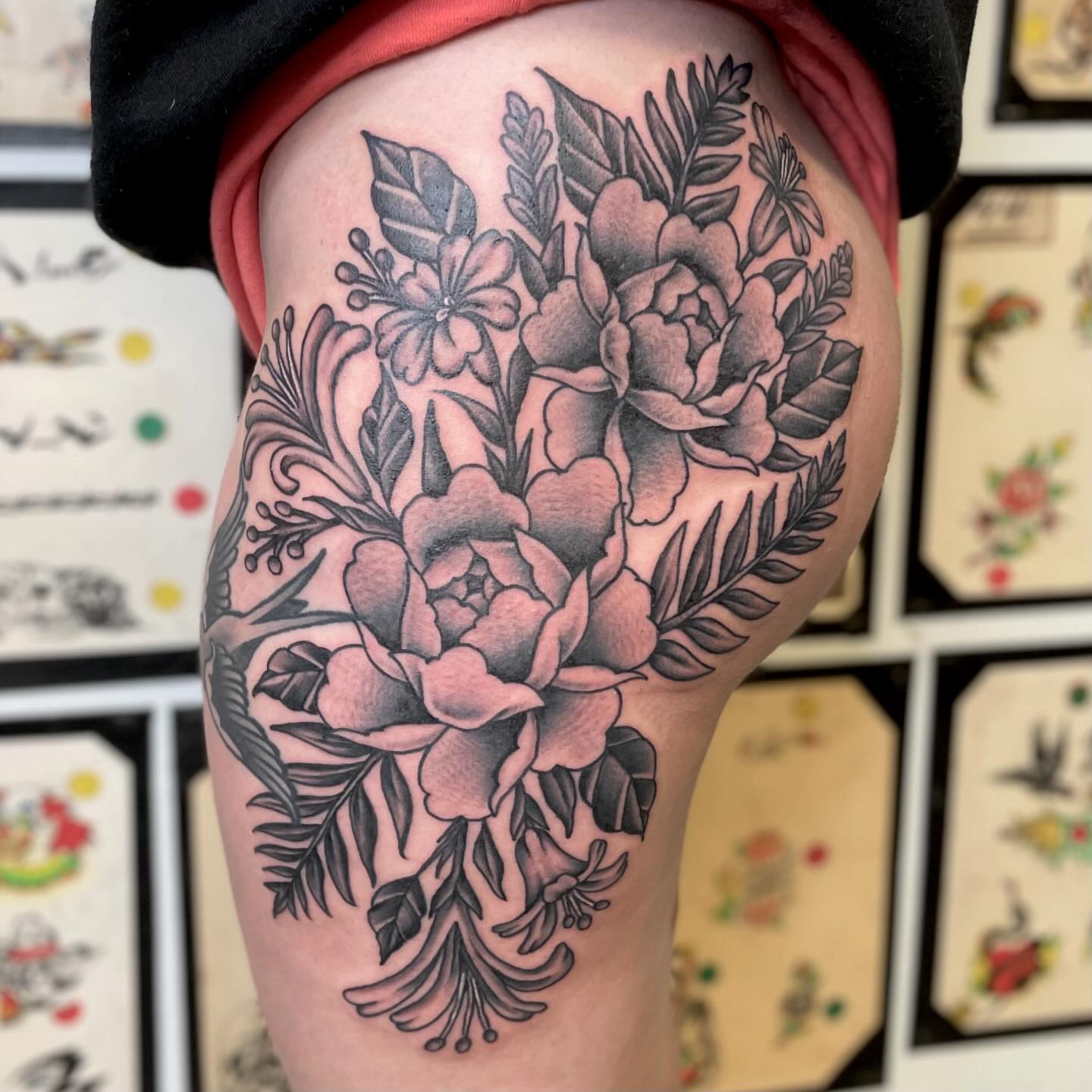 Floral bouquet American traditional tattoo on the thigh by 𝐒𝐚𝐦𝐬𝐨𝐧𝐋𝐚𝐳𝐚𝐫𝐭𝐞