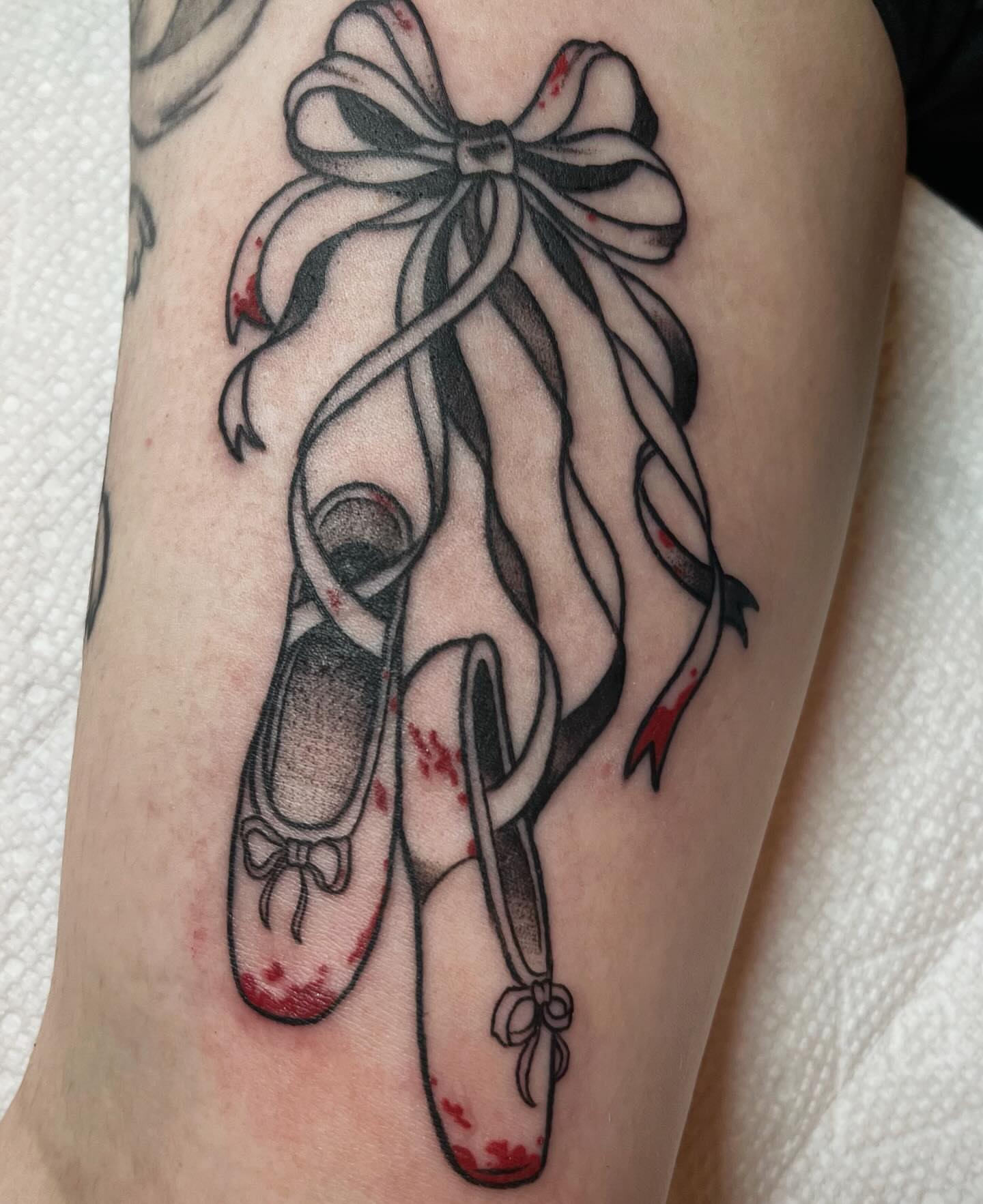 Ballerina shoes black and grey tattoo on the leg by ᴴᴬᴺᴺᴬᴴ ᴿᵁᴰᴰᴱᴸᴸ