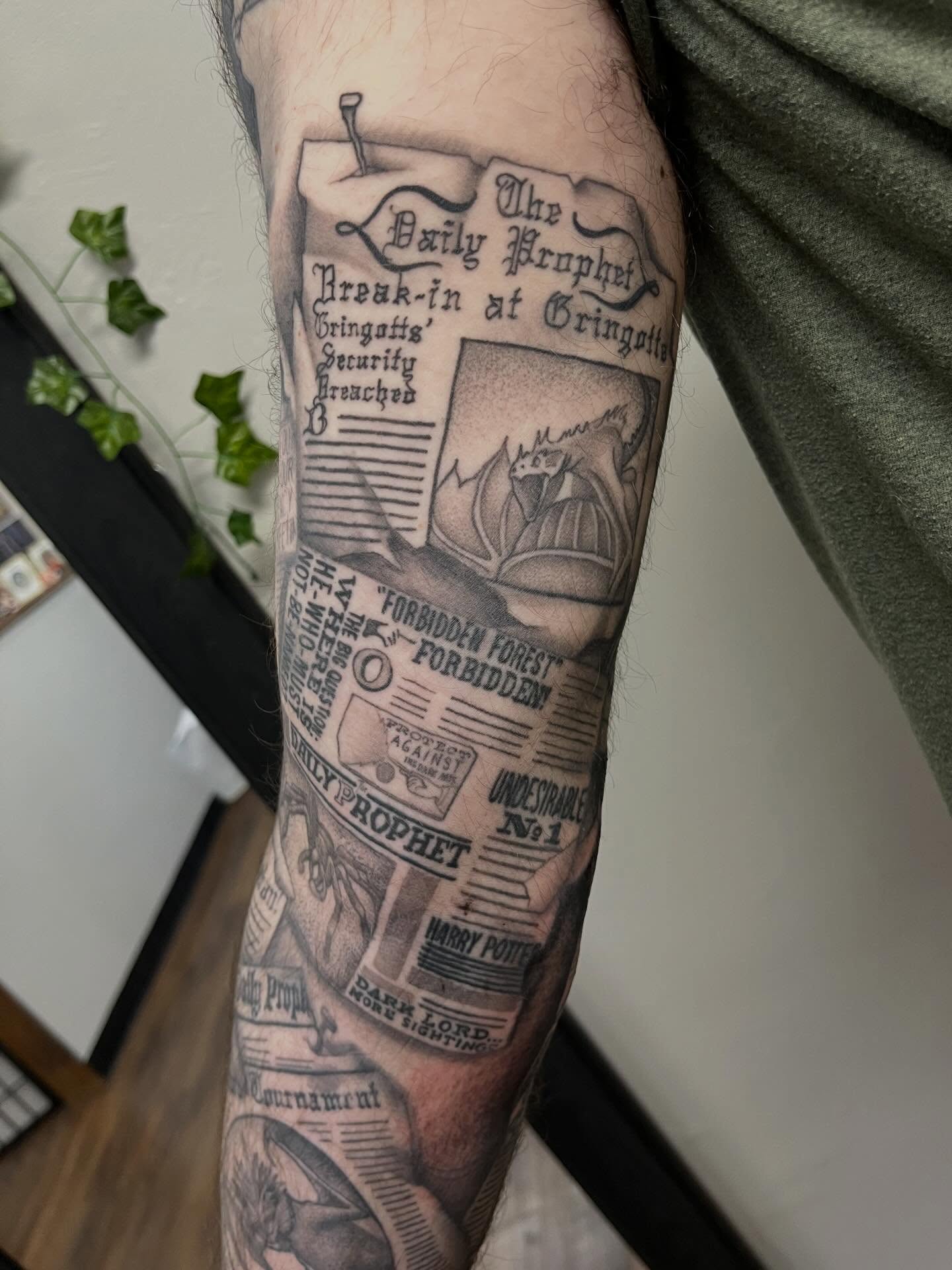 Tattoo by @ellmackk — black_and_grey
