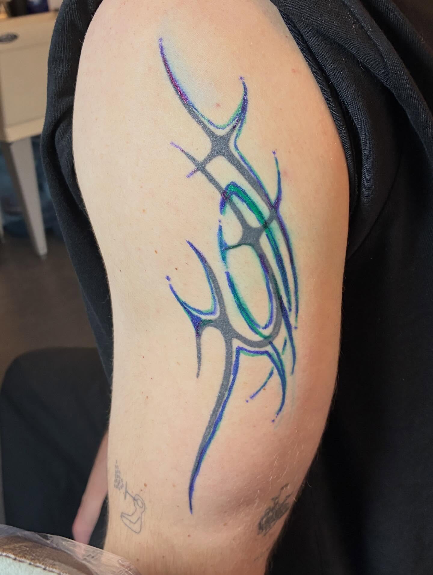 Abstract geometric design geometric tattoo on the upper arm by Steven Sessler, San Francisco, California