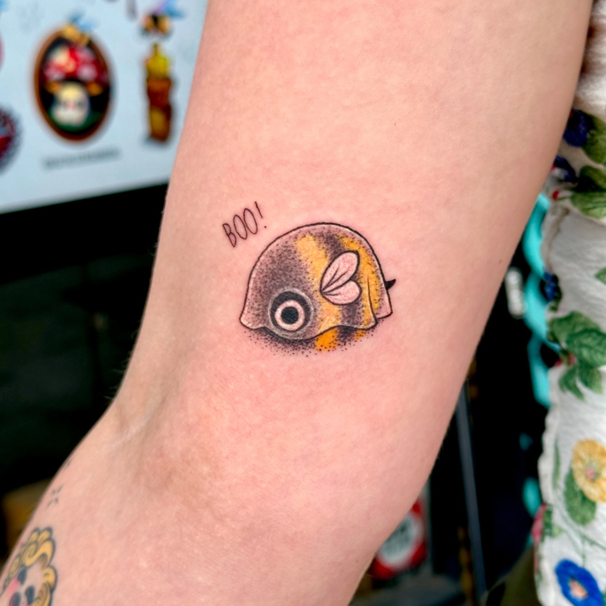 Bee dotwork tattoo on the forearm by Fernanda Machado