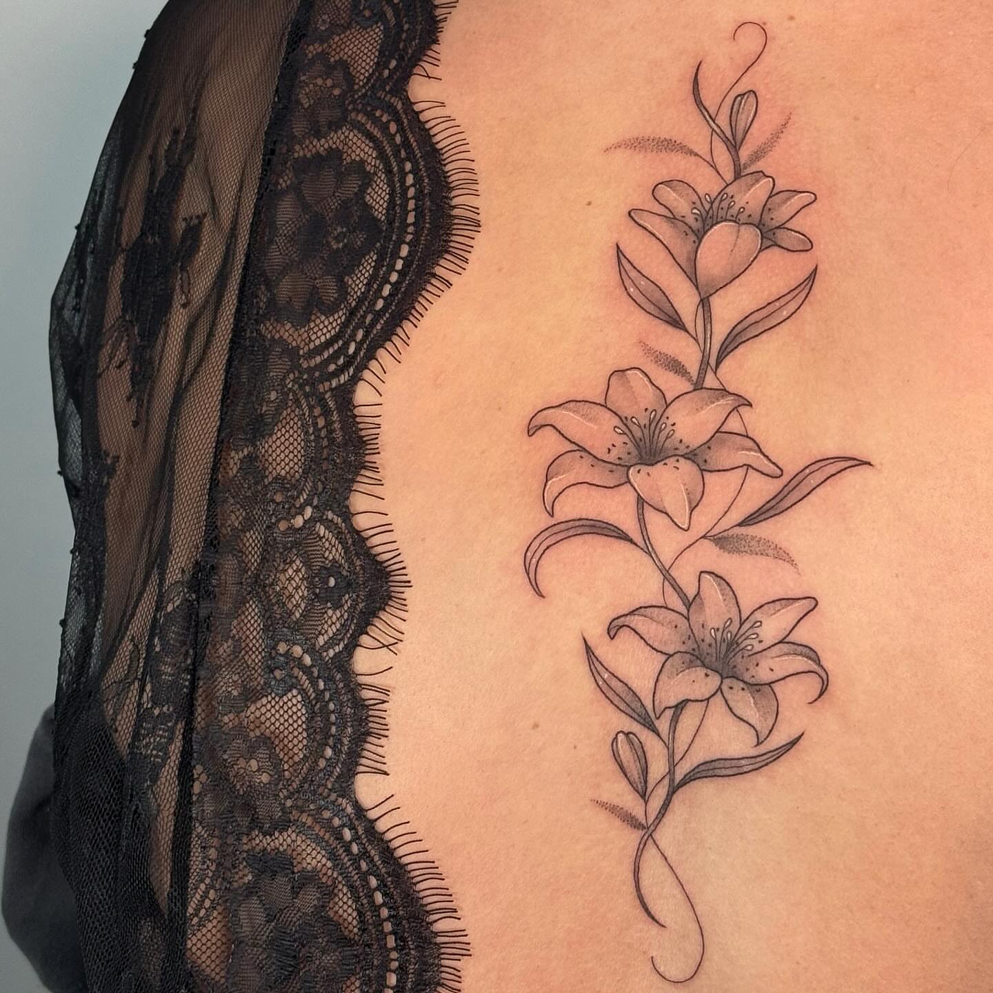 Tattoo by @inkbyleah_ — black_and_grey